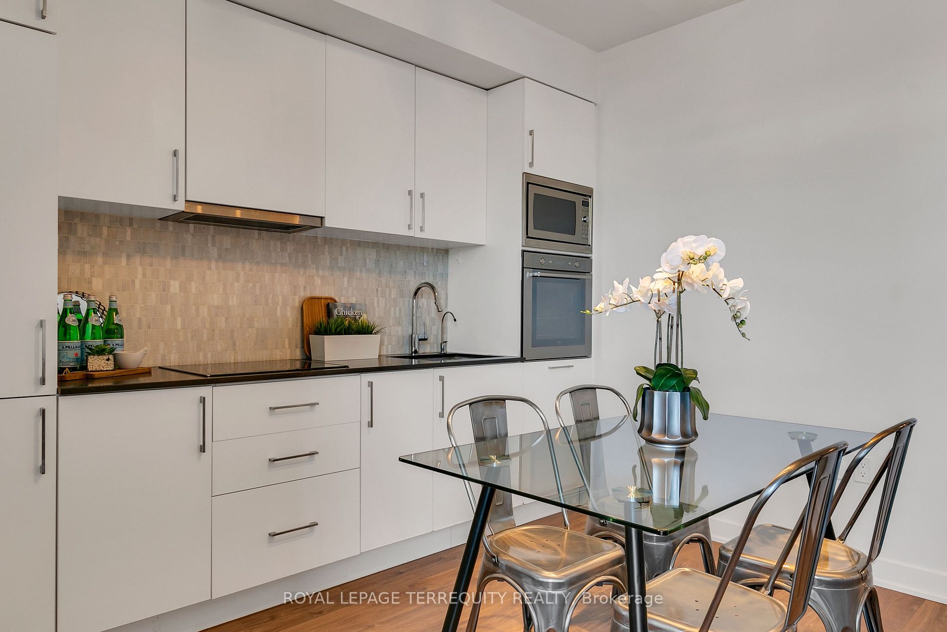 576 Front St W, #1810