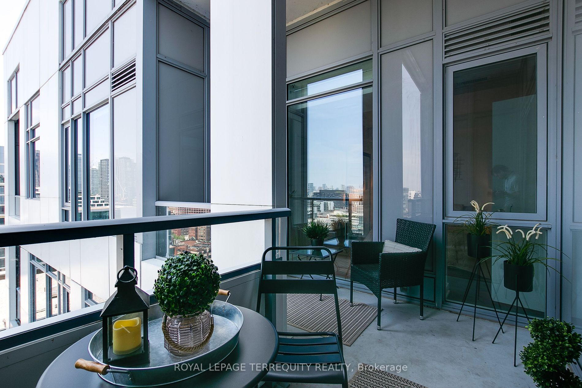 576 Front St W, #1810