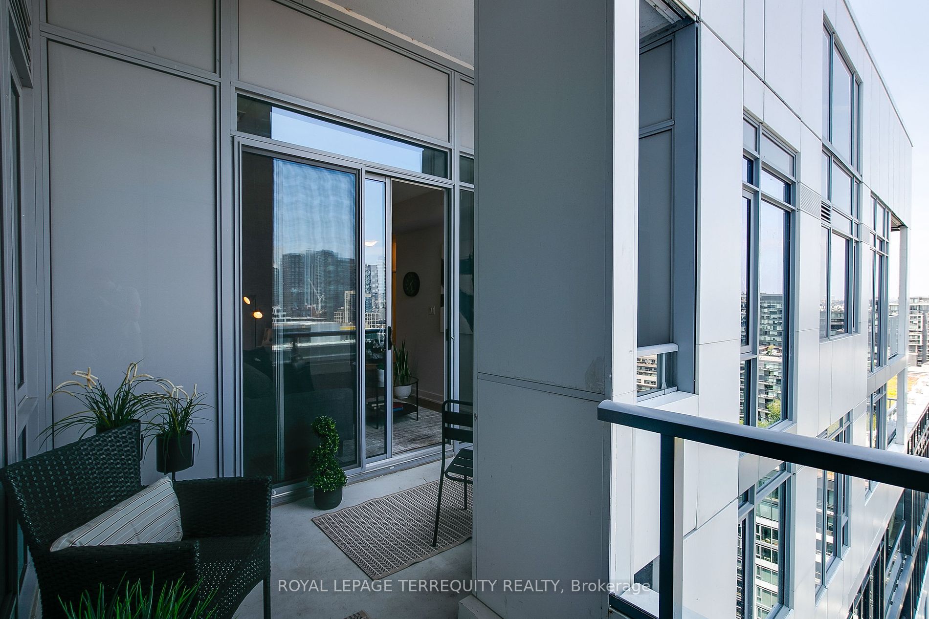 576 Front St W, #1810