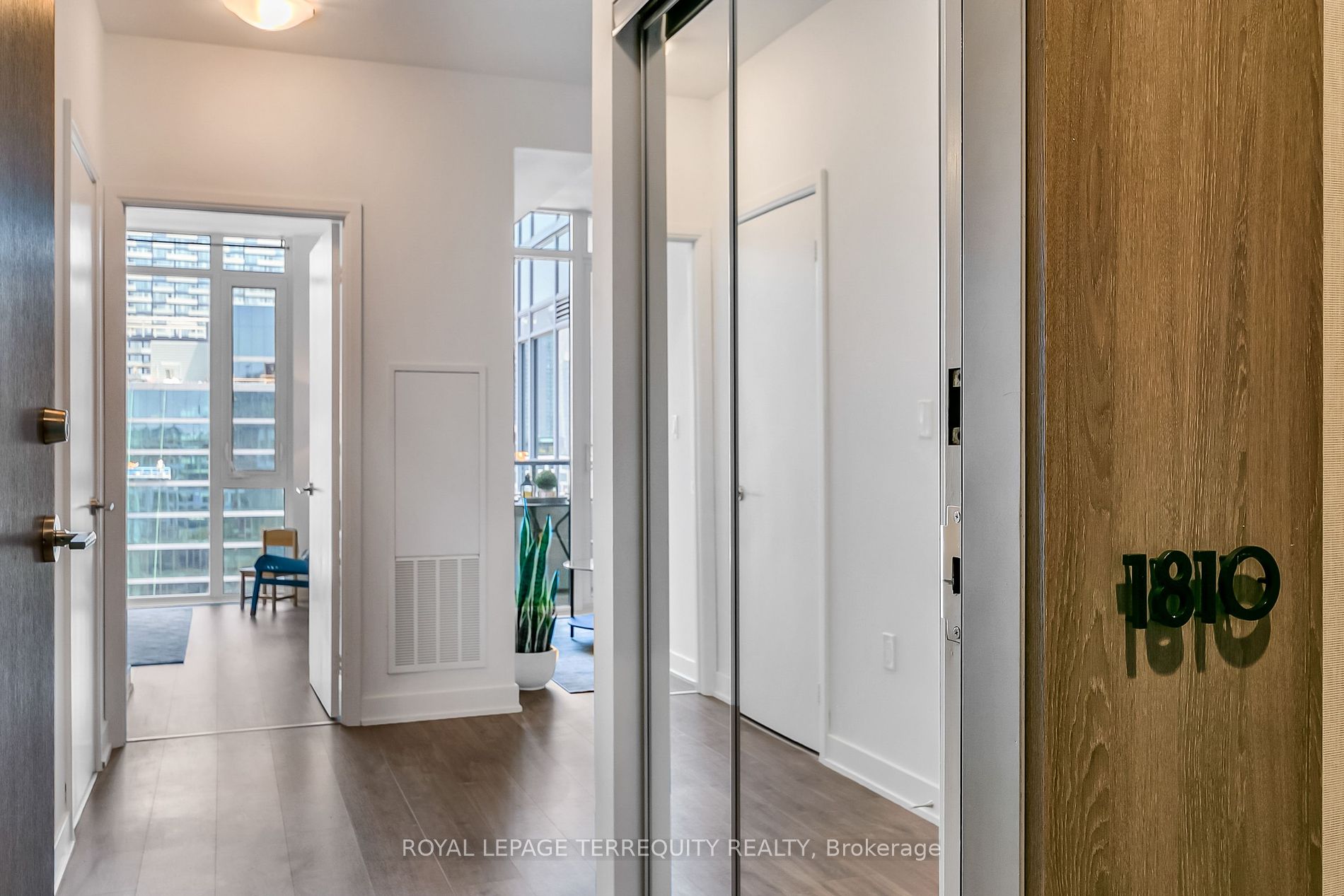 576 Front St W, #1810