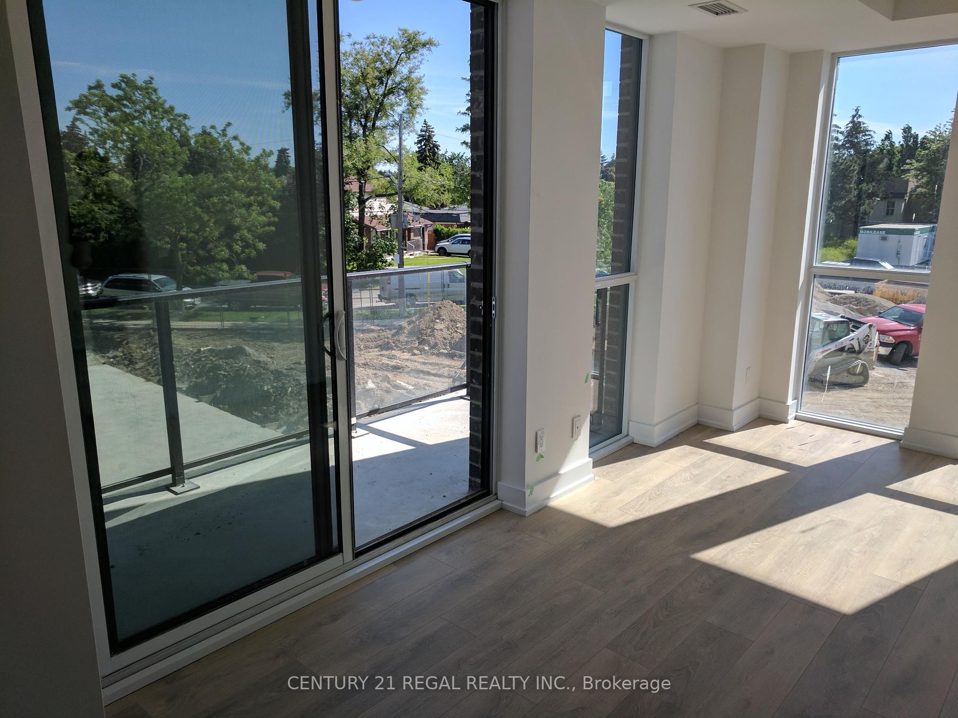 150 Fairview Mall Drive #211