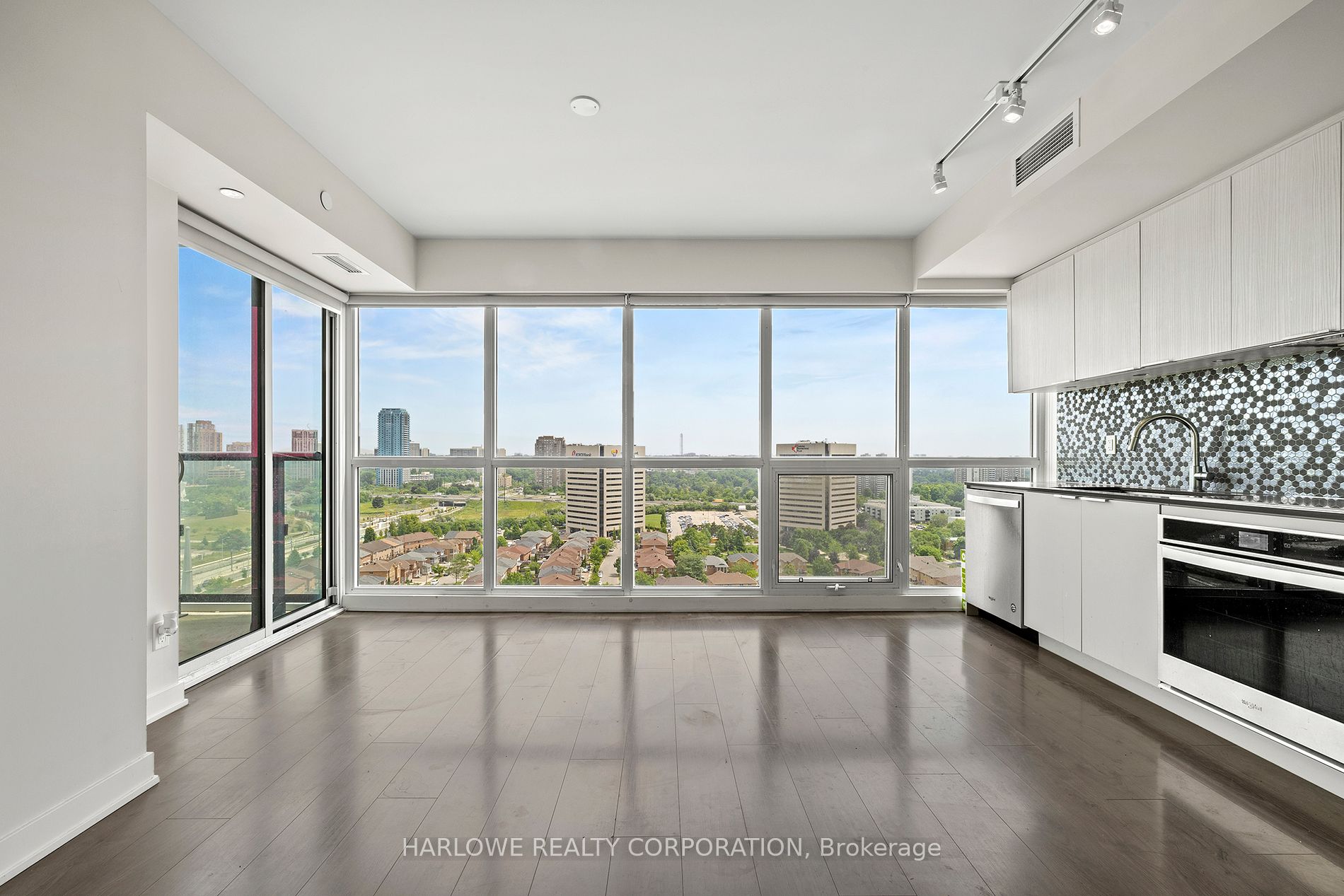 2 Sonic Way, #1805