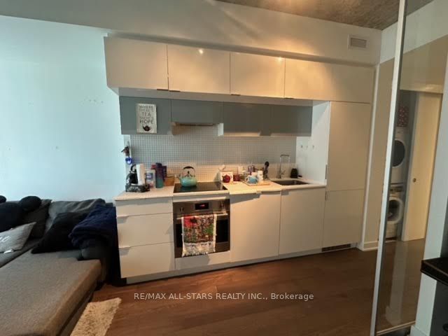 185 Roehampton Avenue, #907