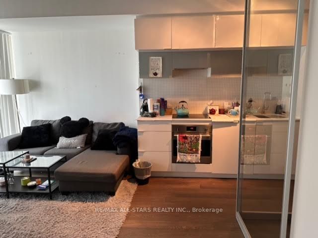 185 Roehampton Avenue, #907