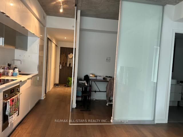 185 Roehampton Avenue, #907