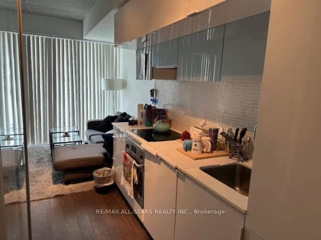 185 Roehampton Avenue, #907