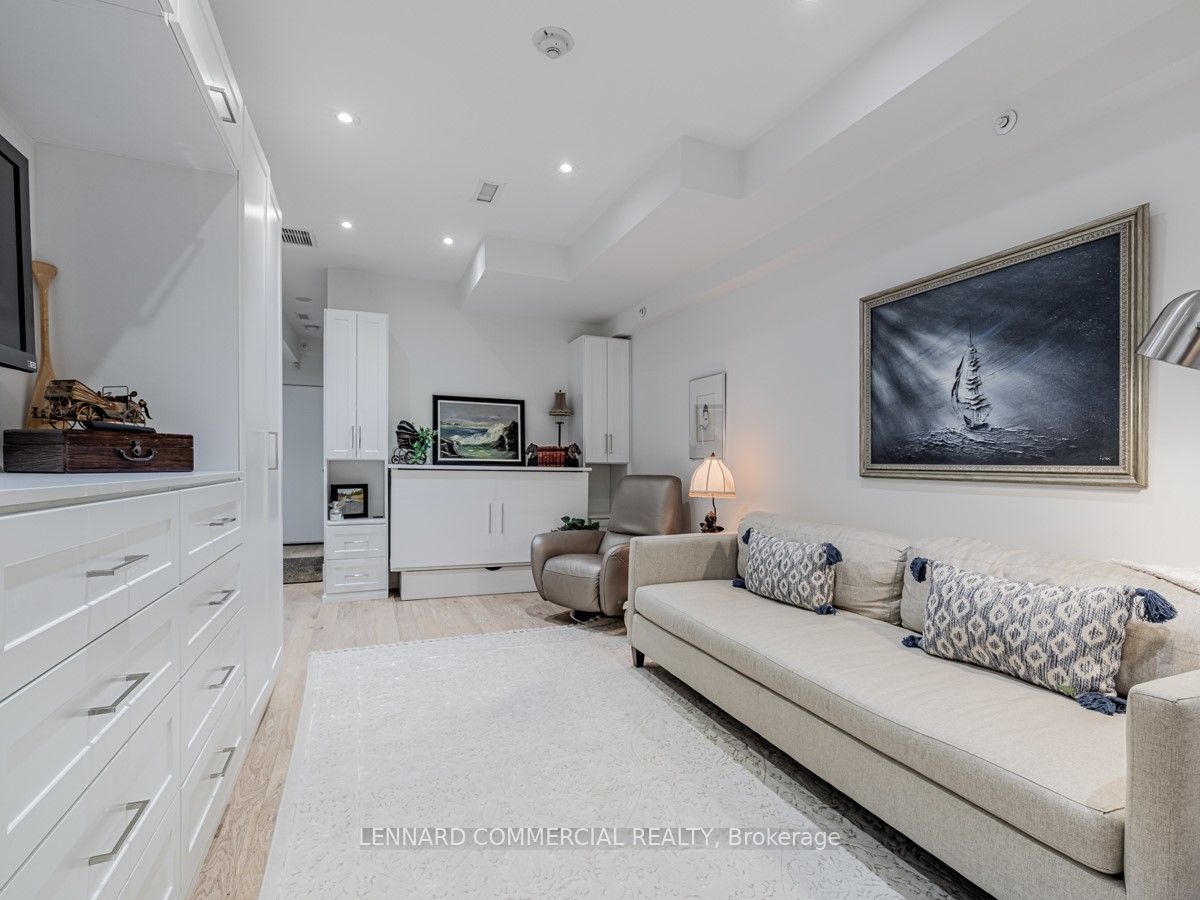 317 Lonsdale Rd, #1B