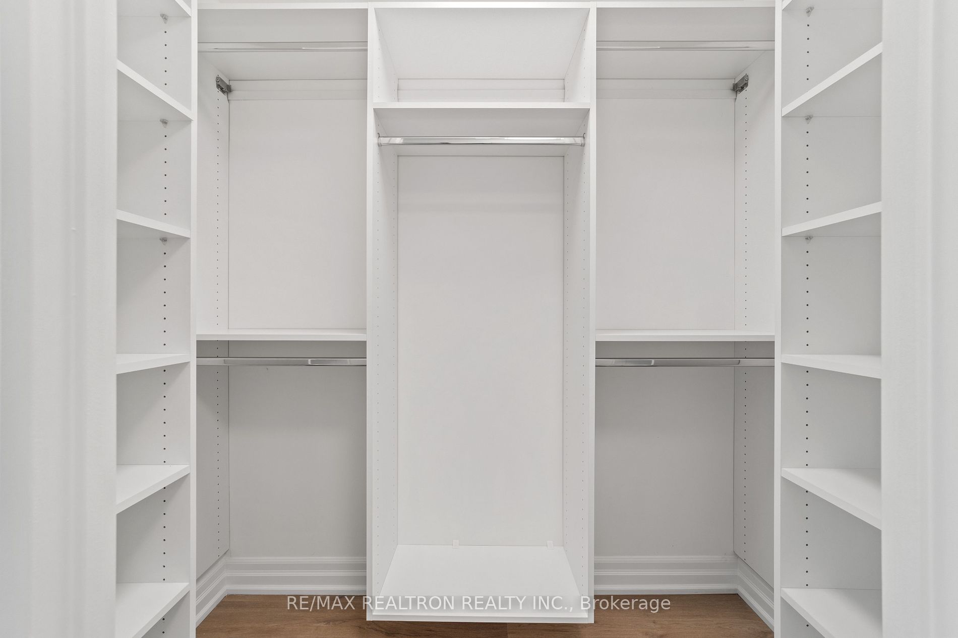 70 Alexander St, #707