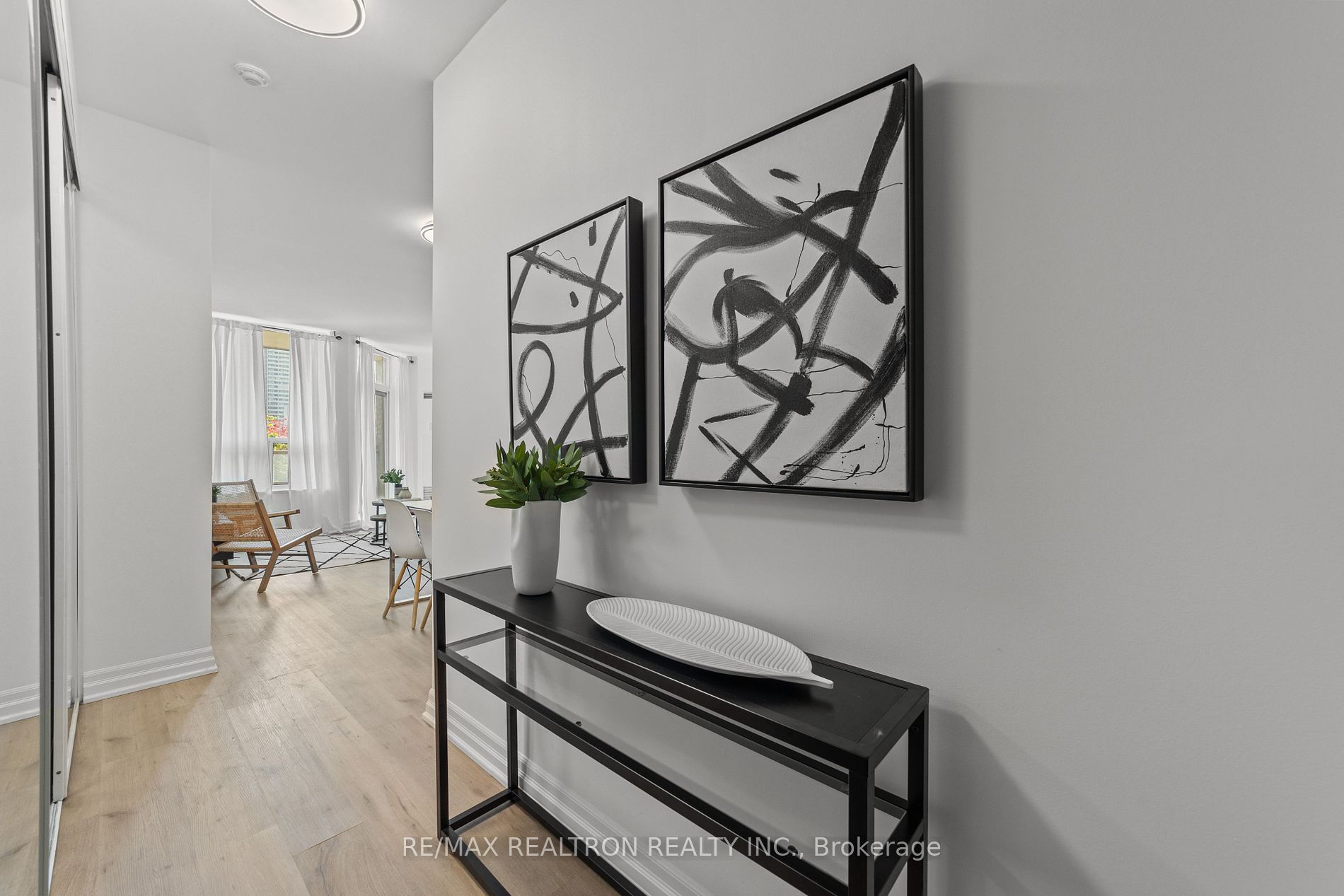70 Alexander St, #707