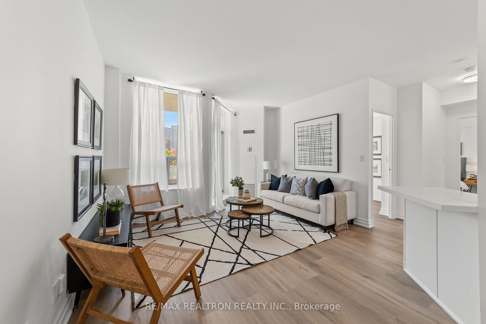 70 Alexander St, #707