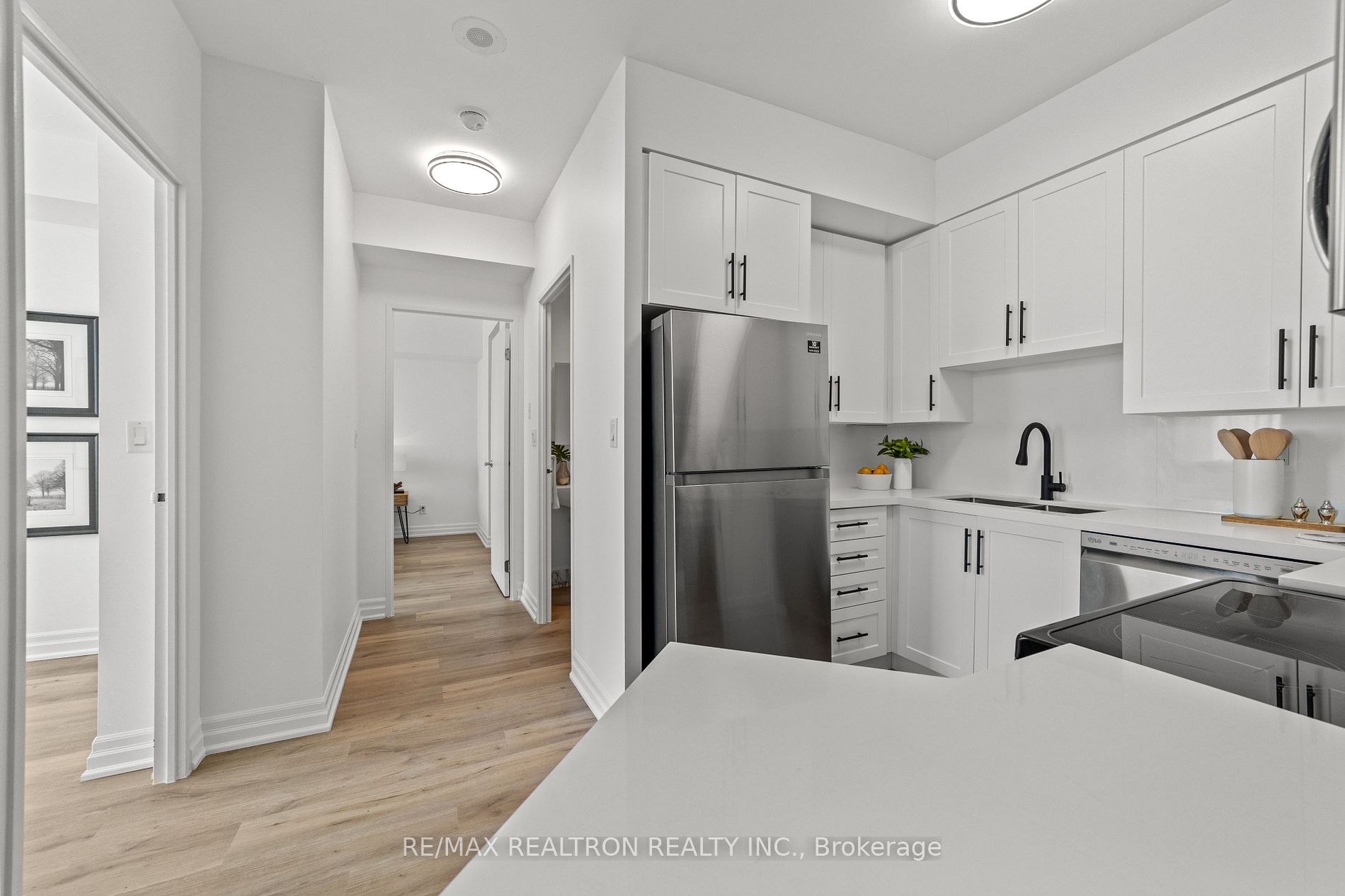 70 Alexander St, #707
