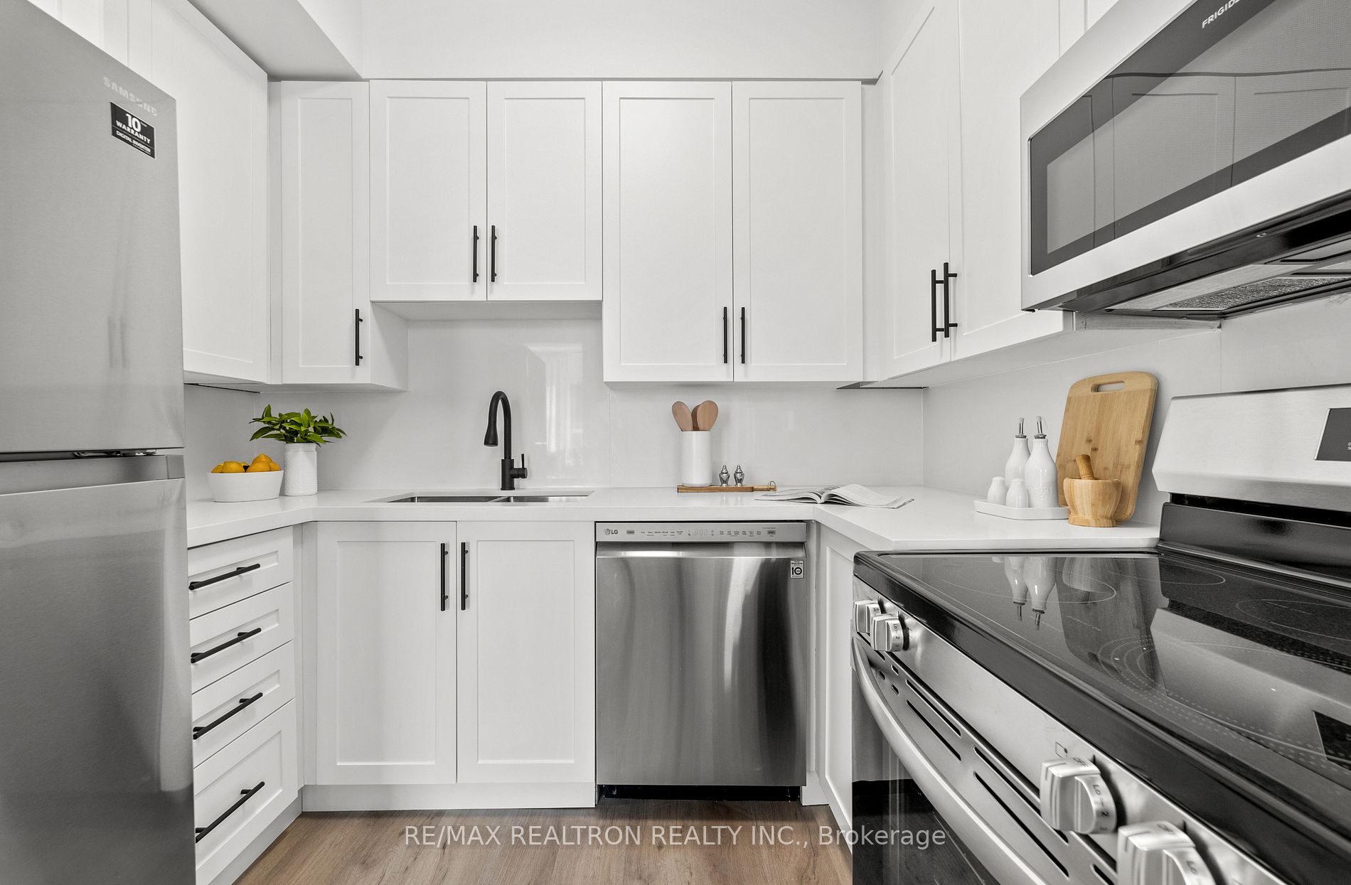 70 Alexander St, #707