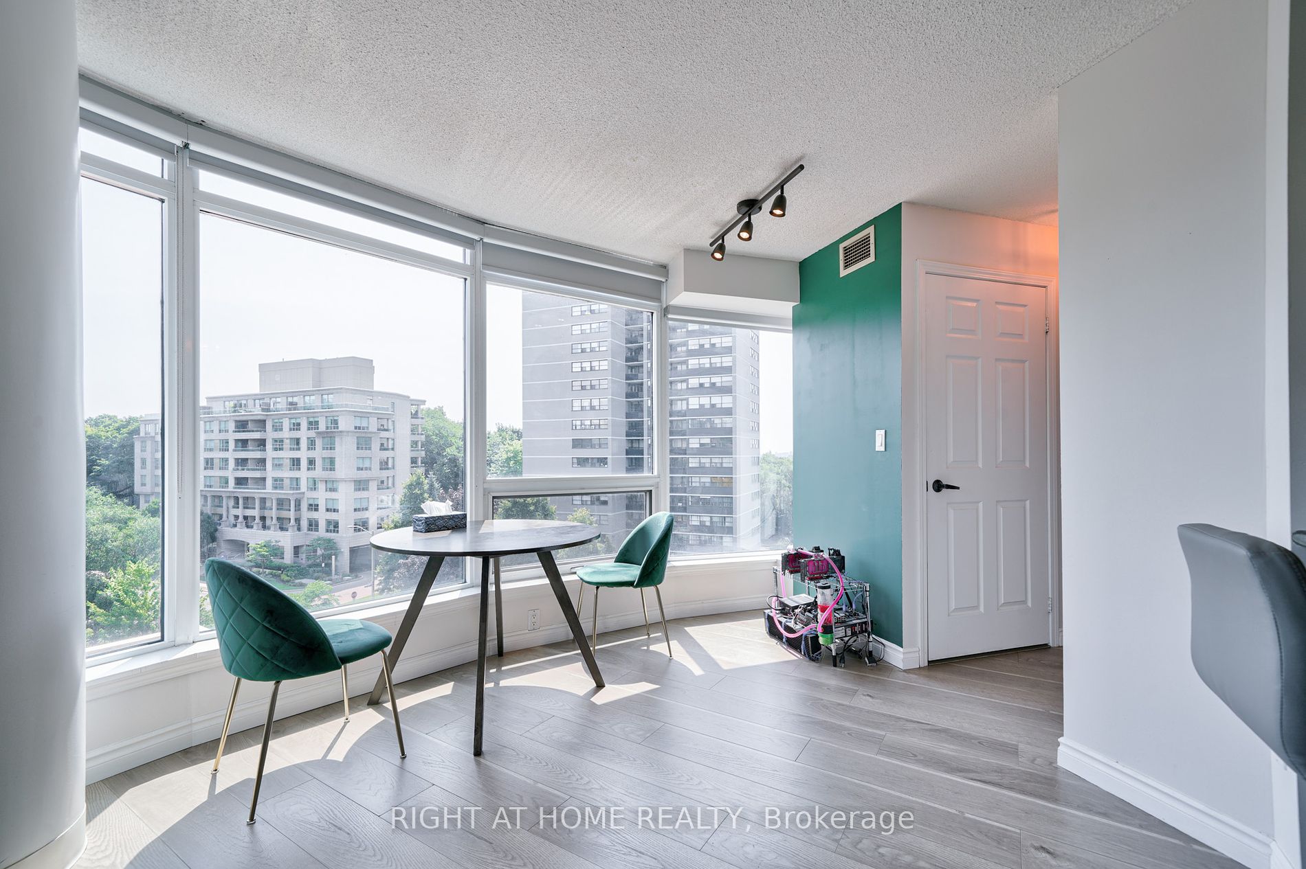 18 Valley Woods Rd, #813