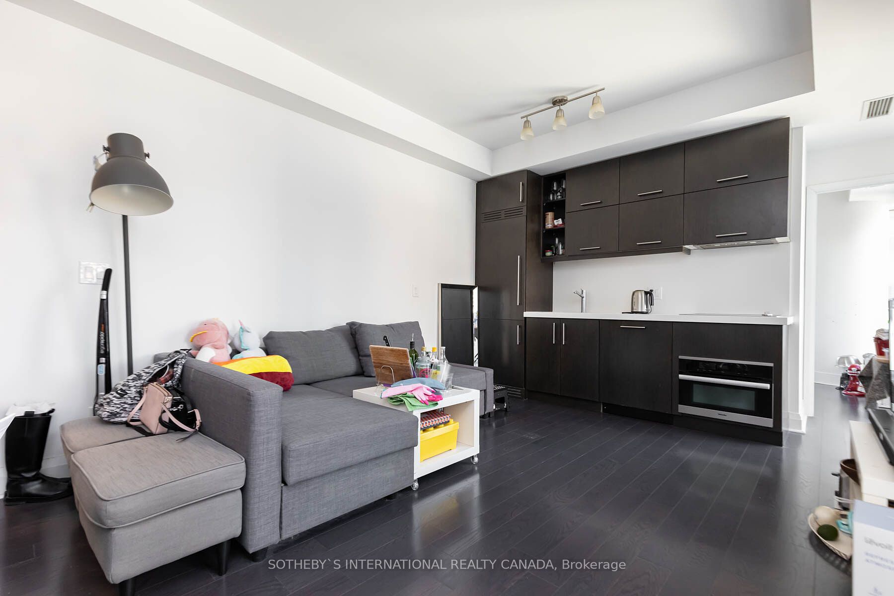 1080 Bay Street #608