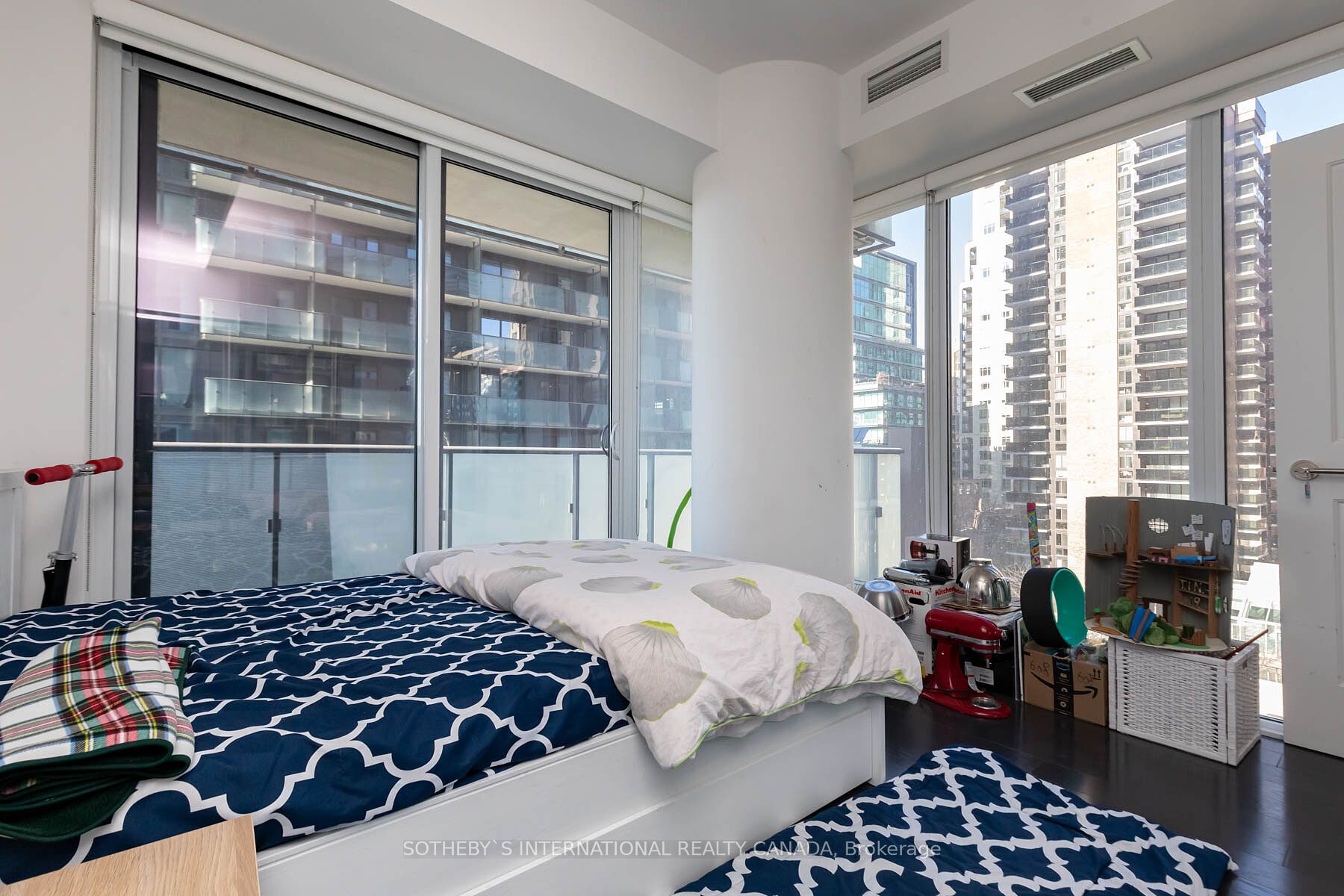 1080 Bay Street #608