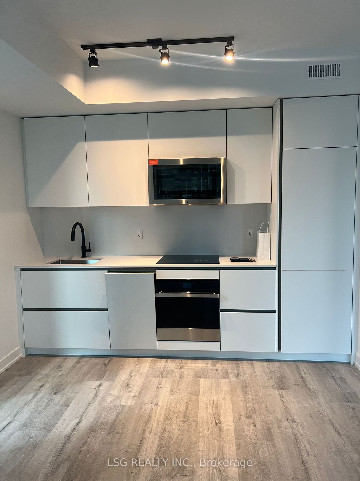 327 King Street W, #1703