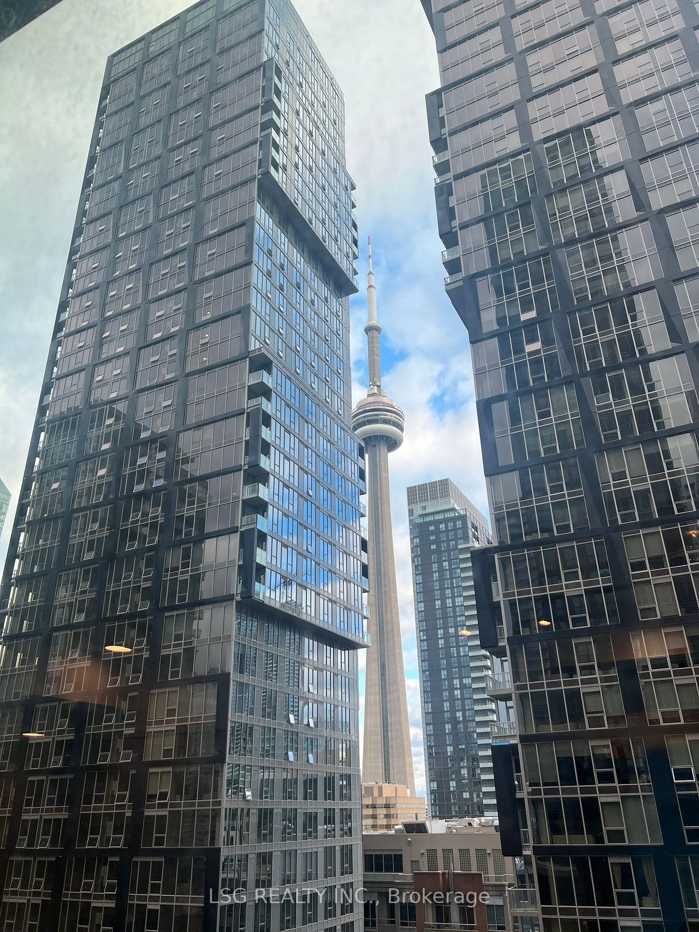 327 King Street W, #1703