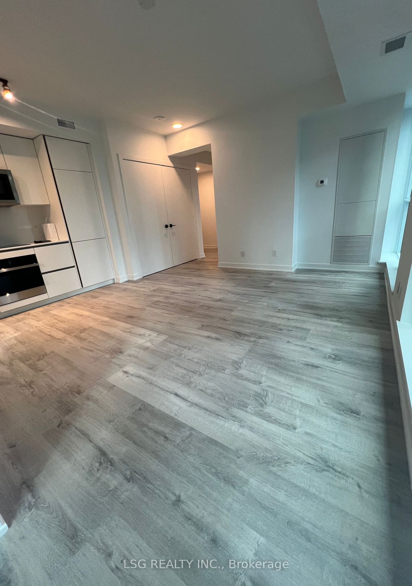 327 King Street W, #1703