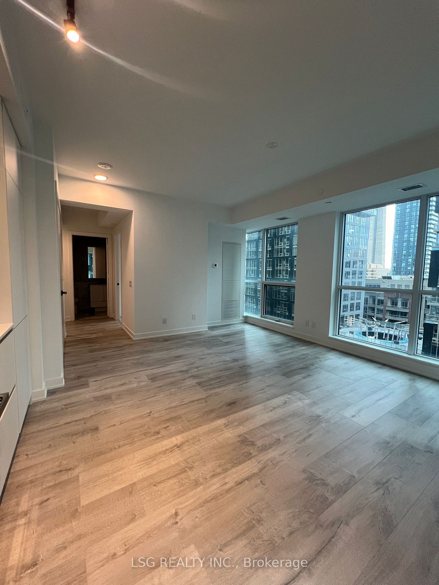 327 King Street W, #1703