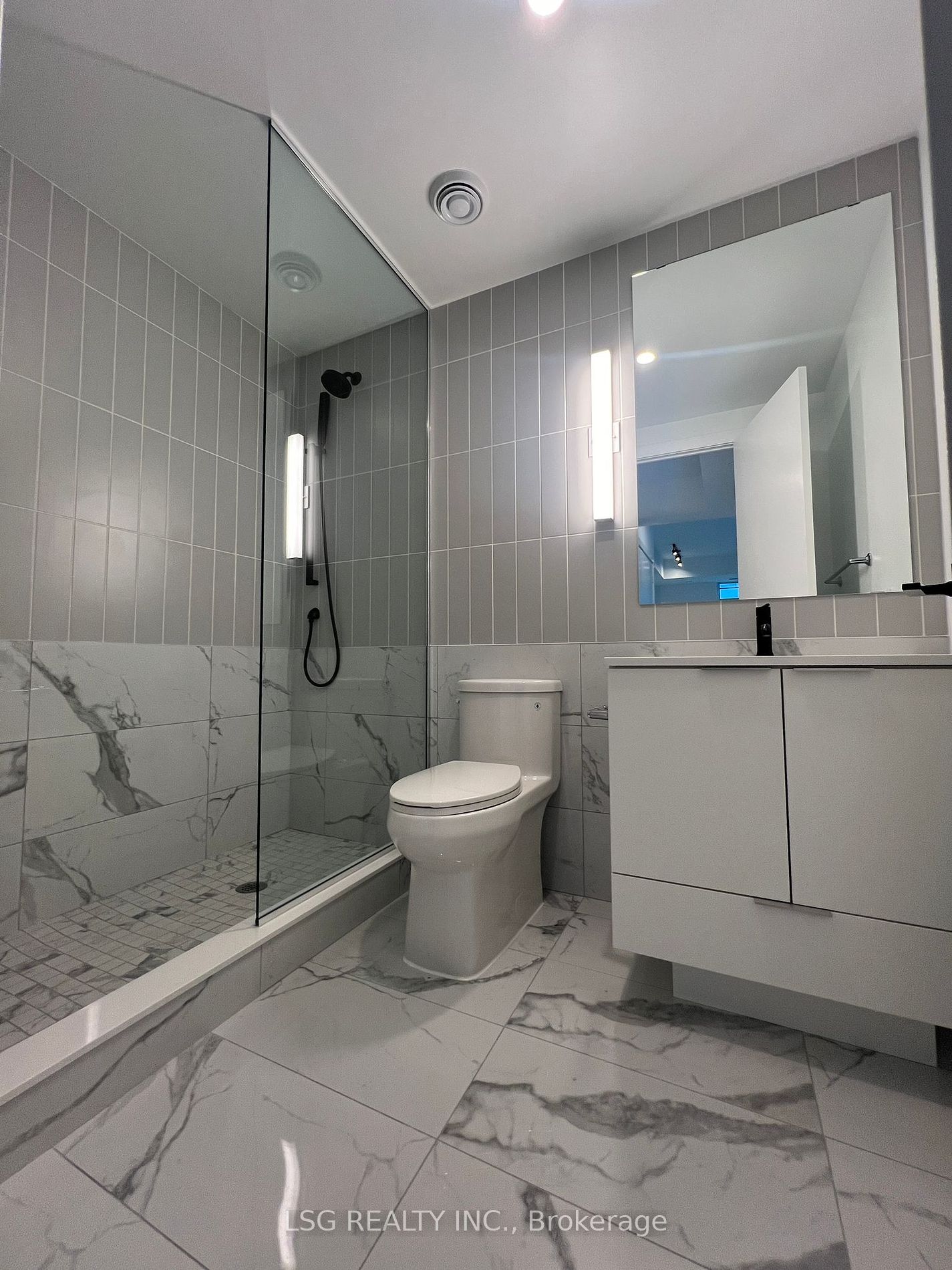 327 King Street W, #1703