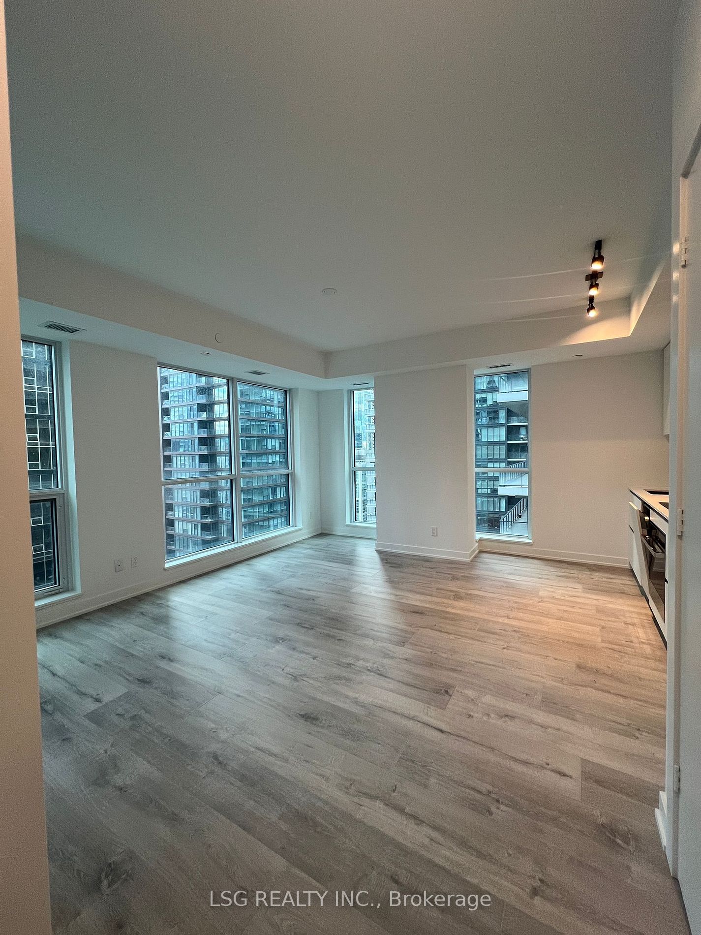 327 King Street W, #1703
