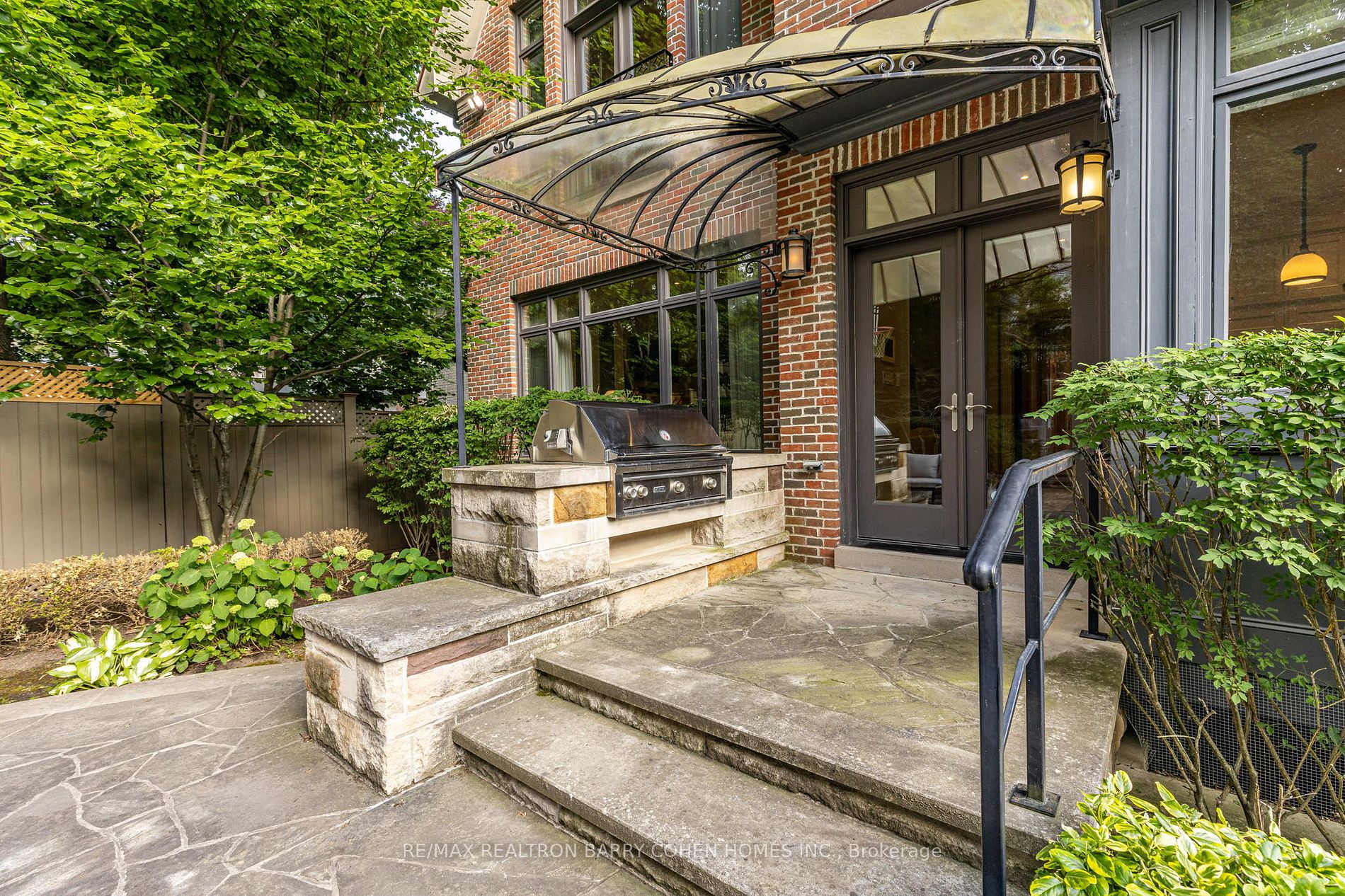 16 Delavan Ave