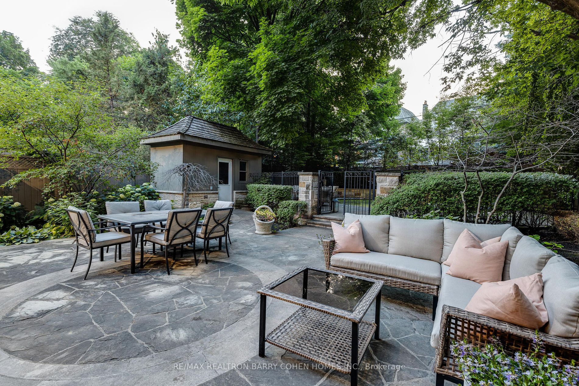 16 Delavan Ave