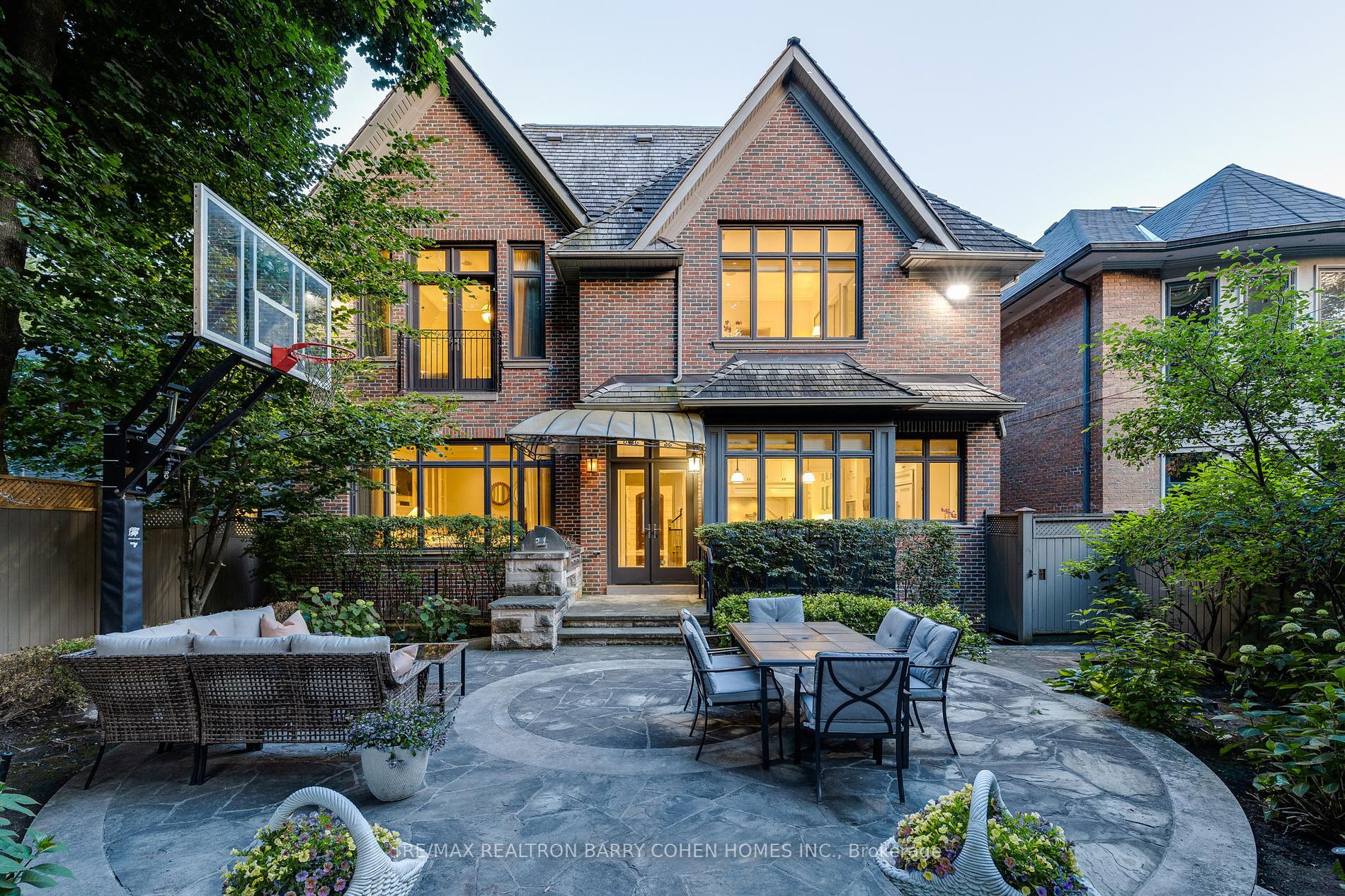 16 Delavan Ave