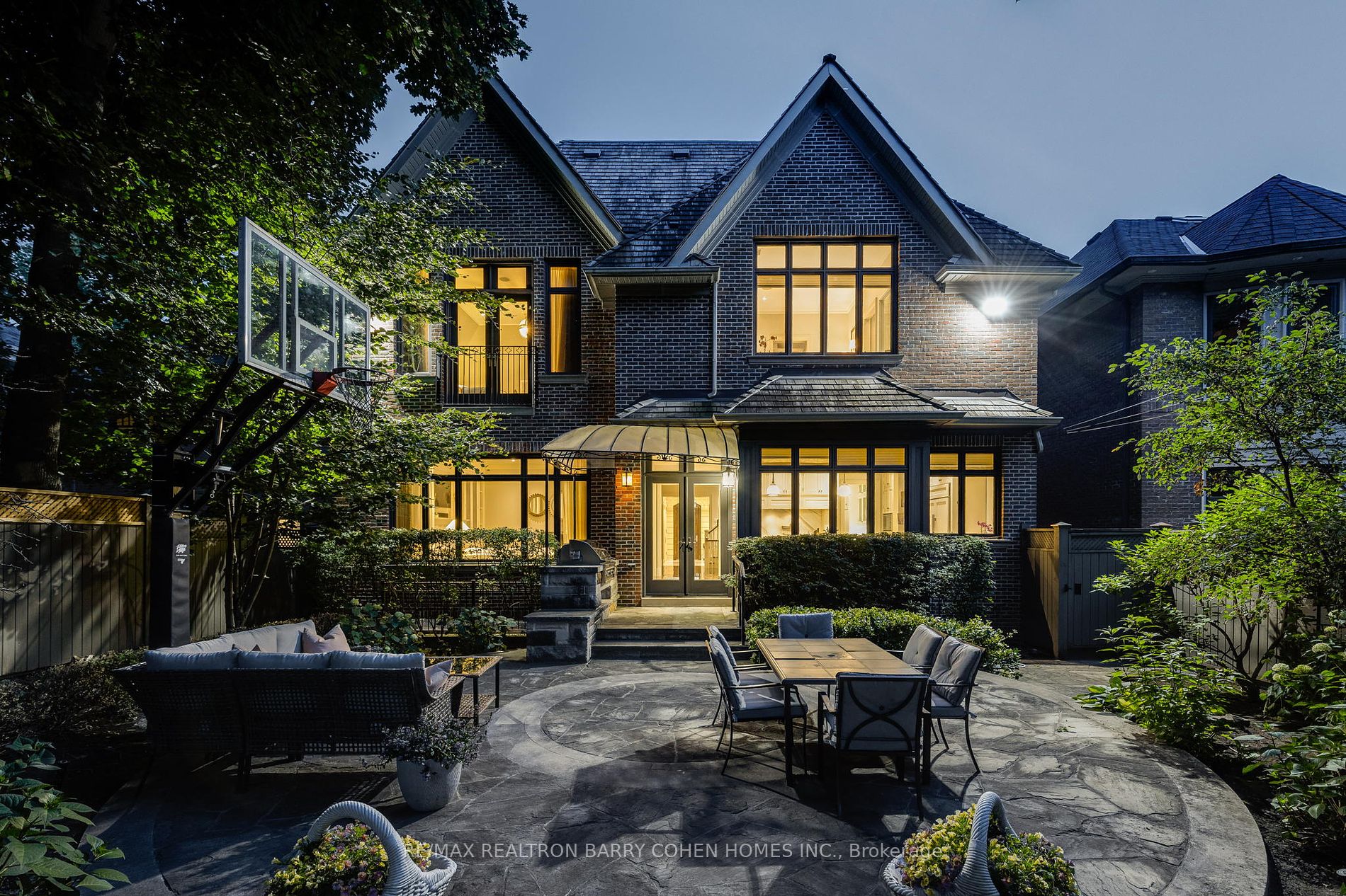 16 Delavan Ave