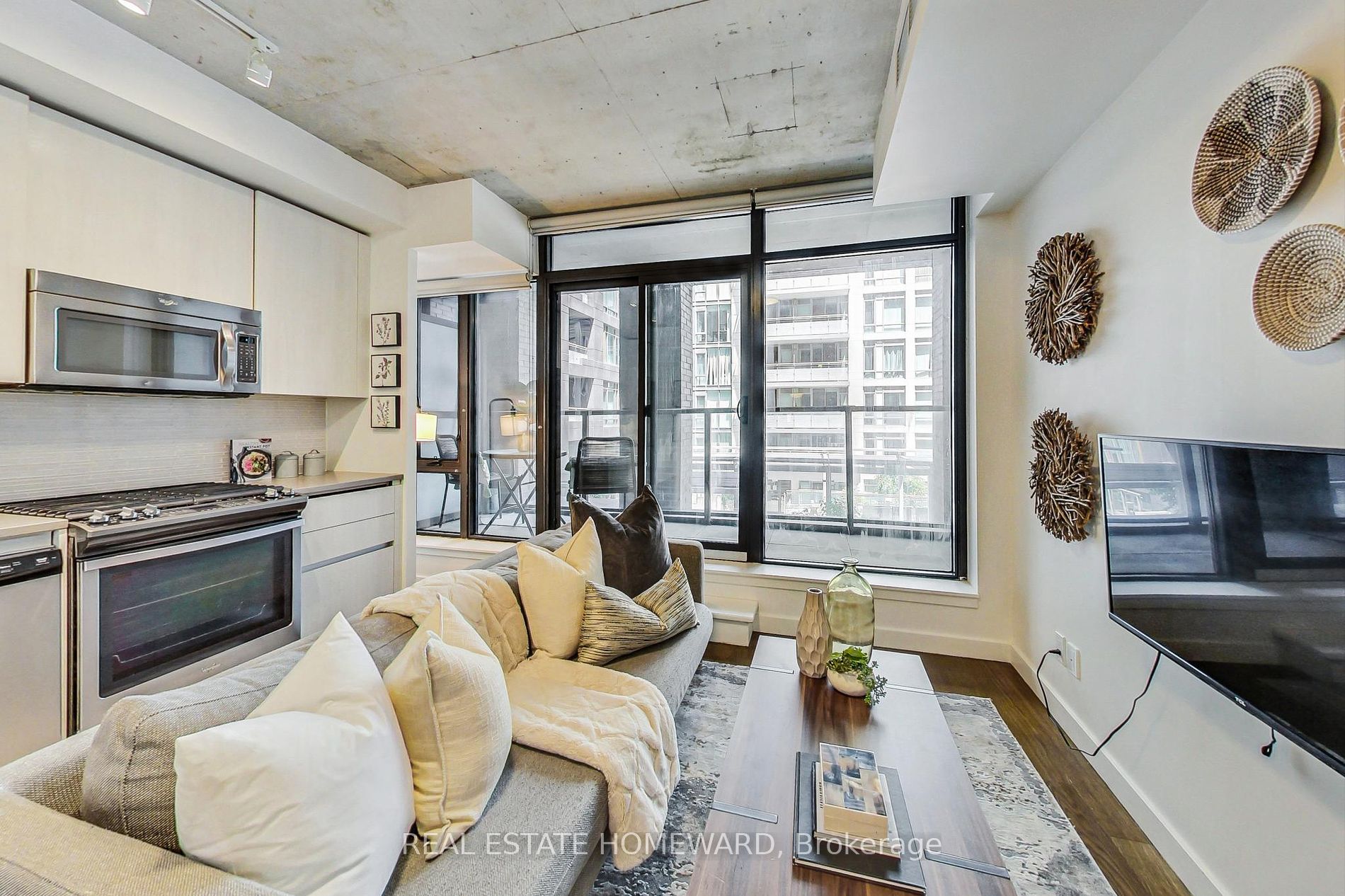 111 Bathurst St, #320