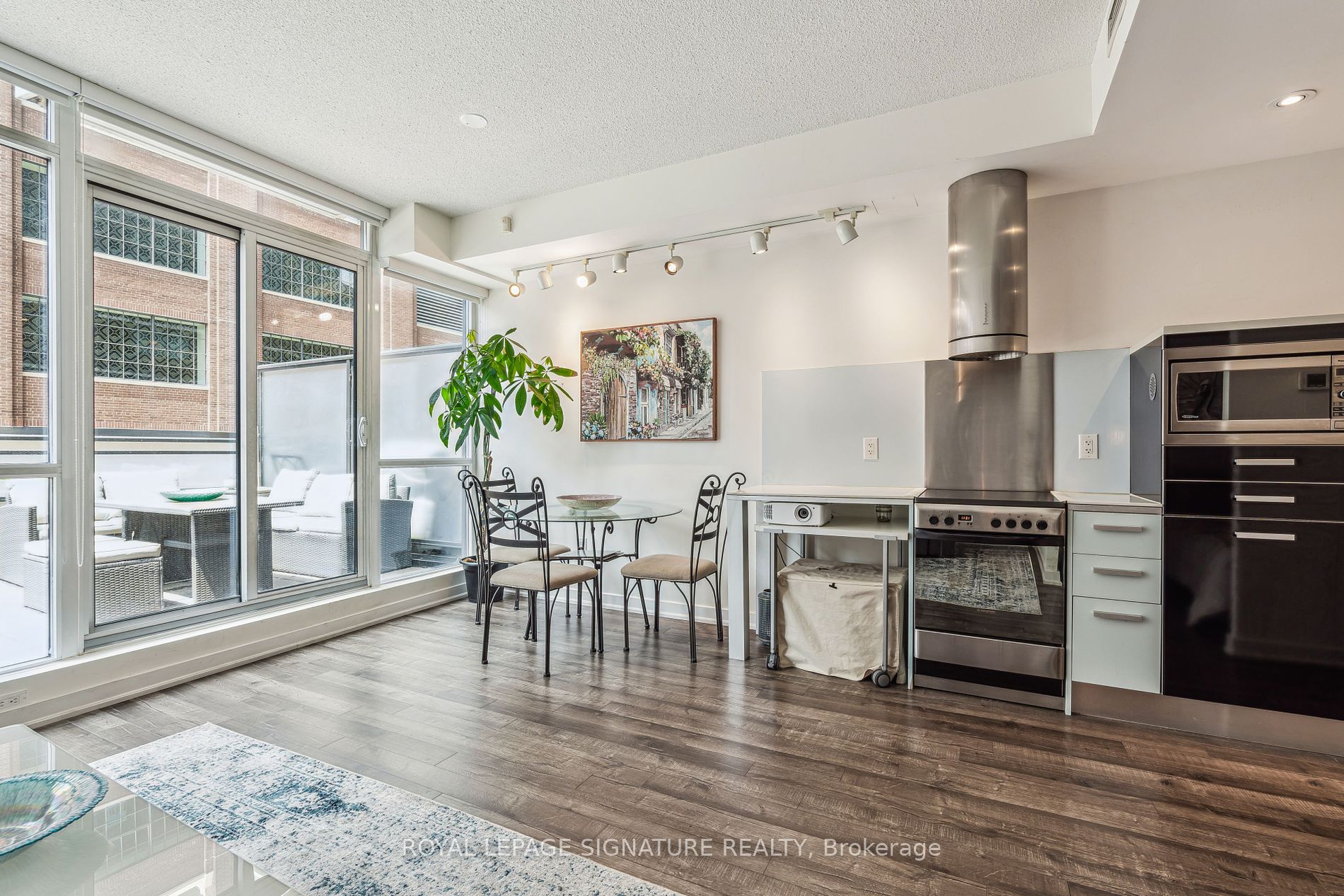 38 Dan Leckie Way, #223