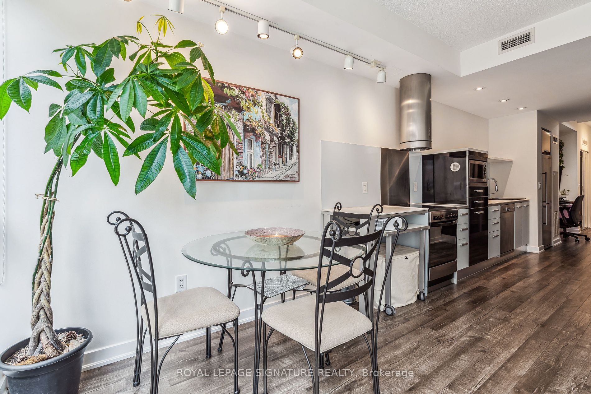 38 Dan Leckie Way, #223