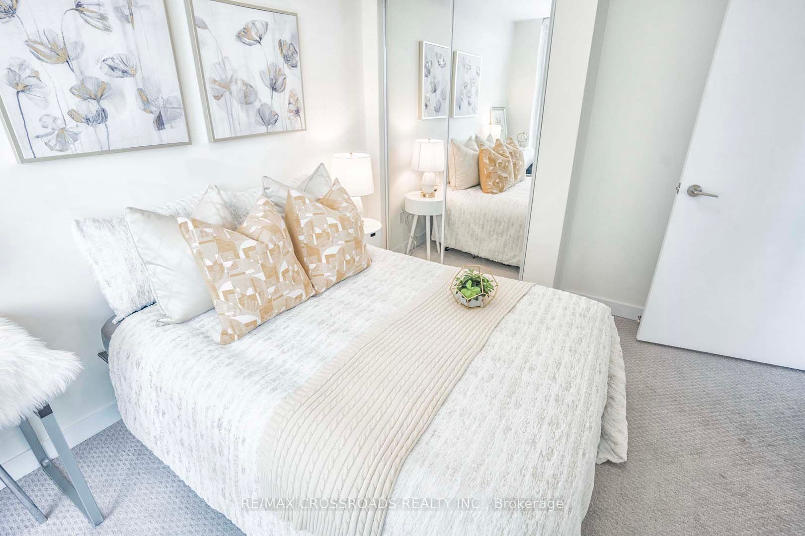 2221 YONGE Street, #1404
