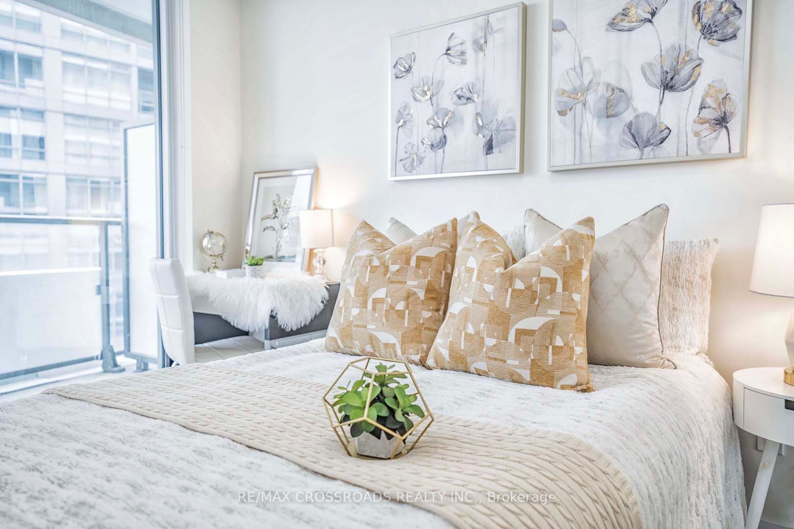 2221 YONGE Street, #1404