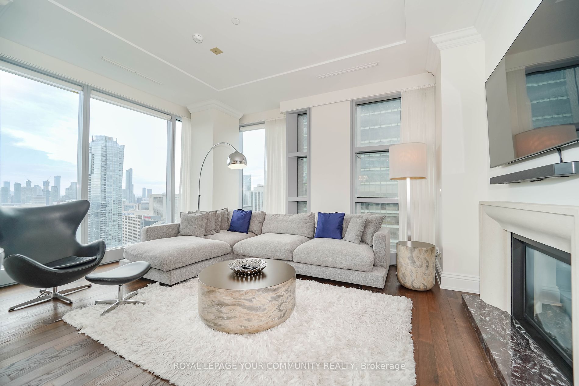 183 Wellington Street W, #3903