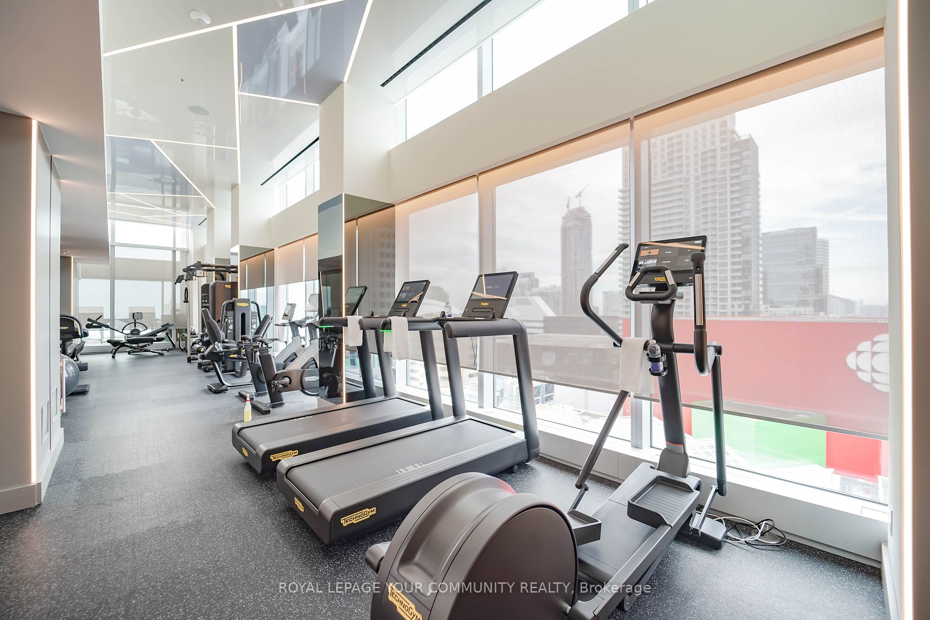 183 Wellington Street W, #3903