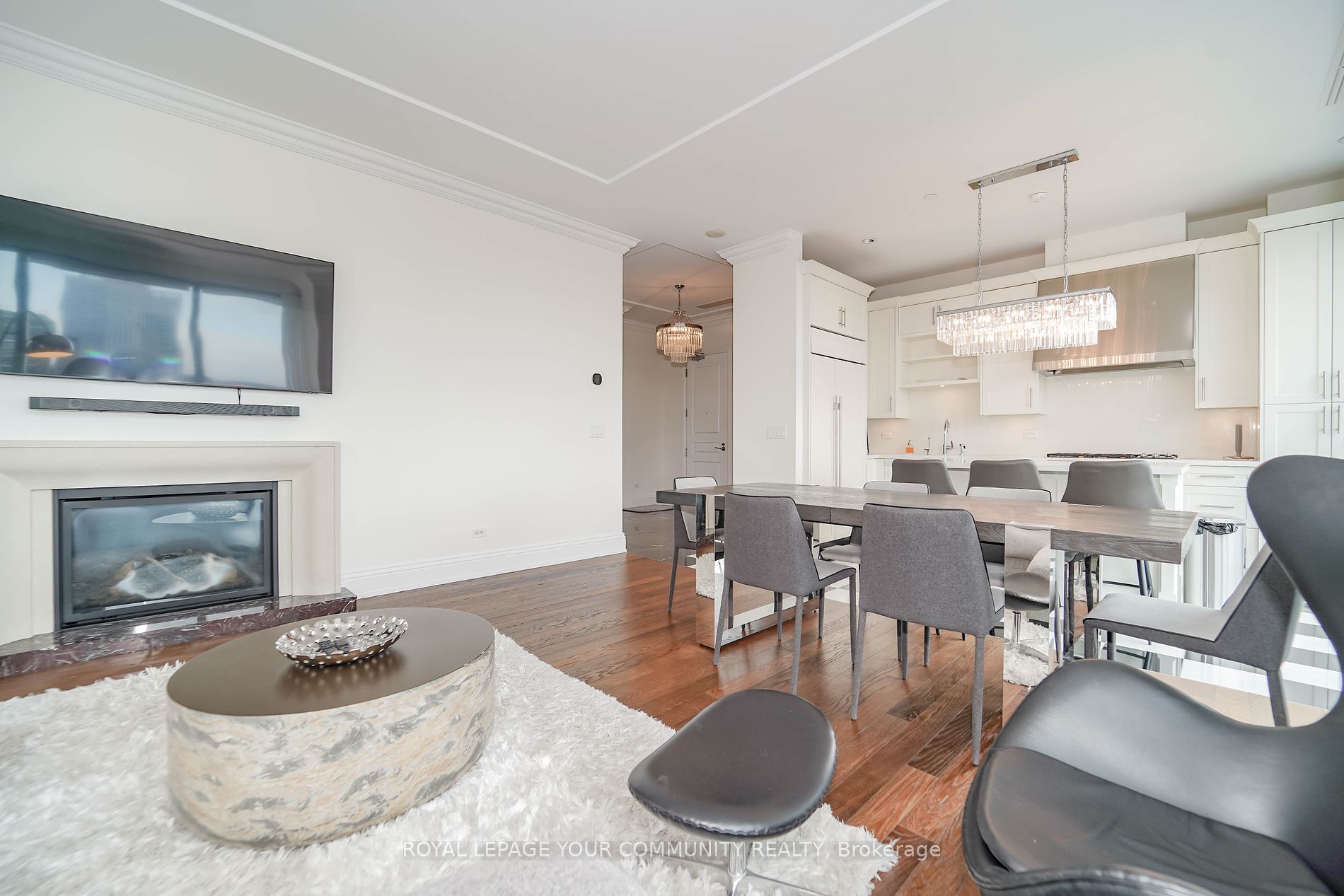 183 Wellington Street W, #3903