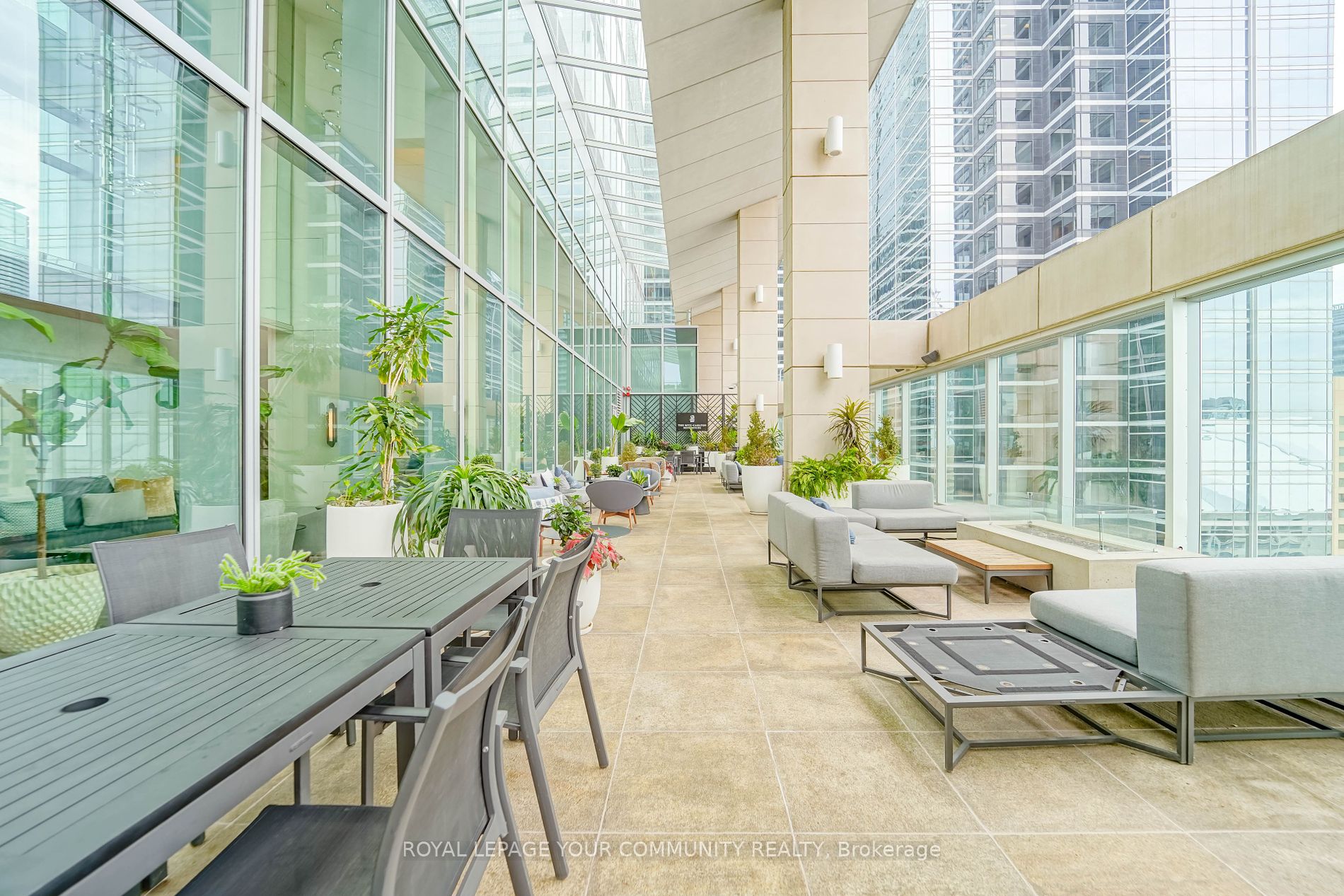 183 Wellington Street W, #3903
