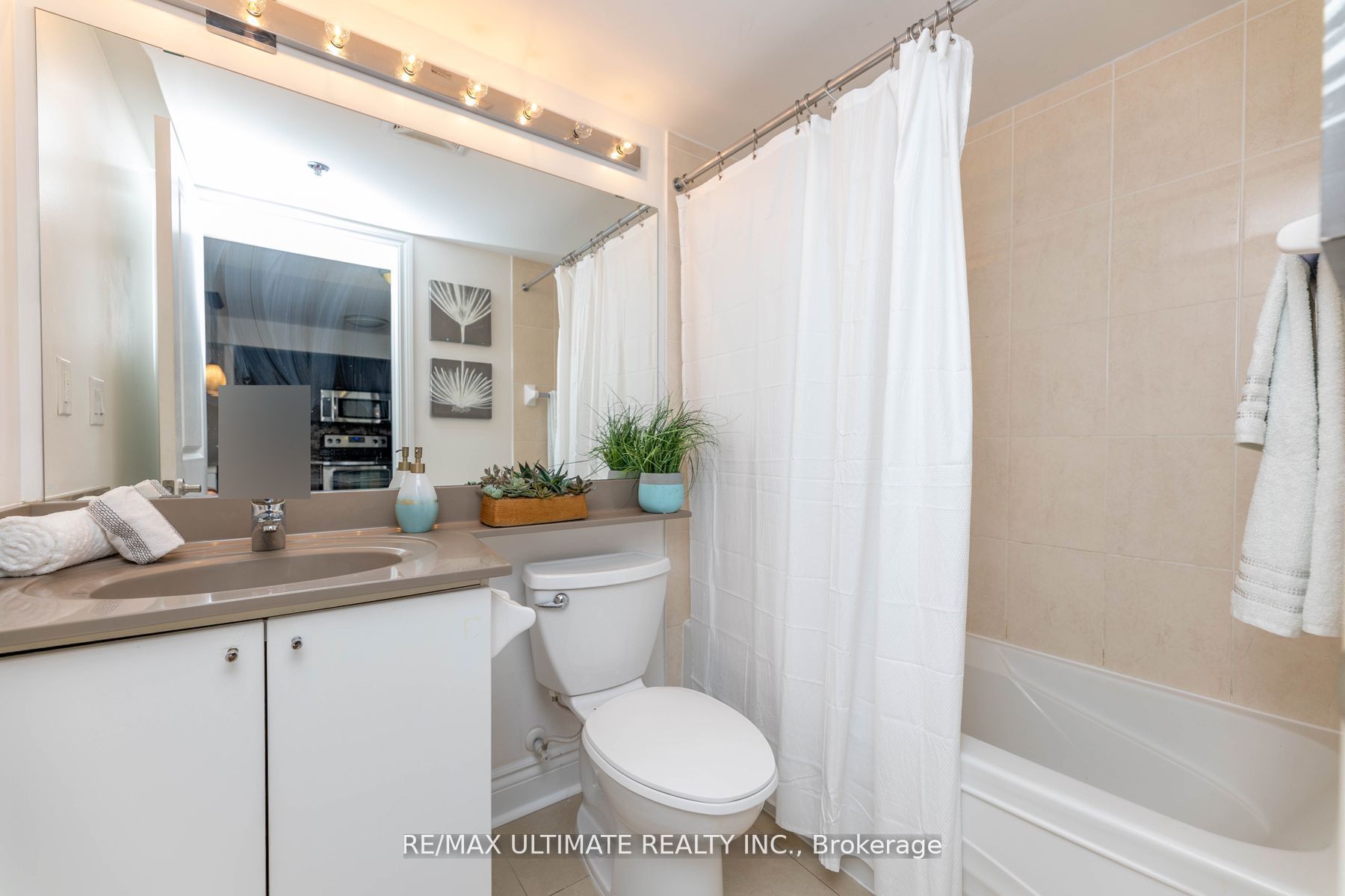 760 Sheppard Ave W, #302