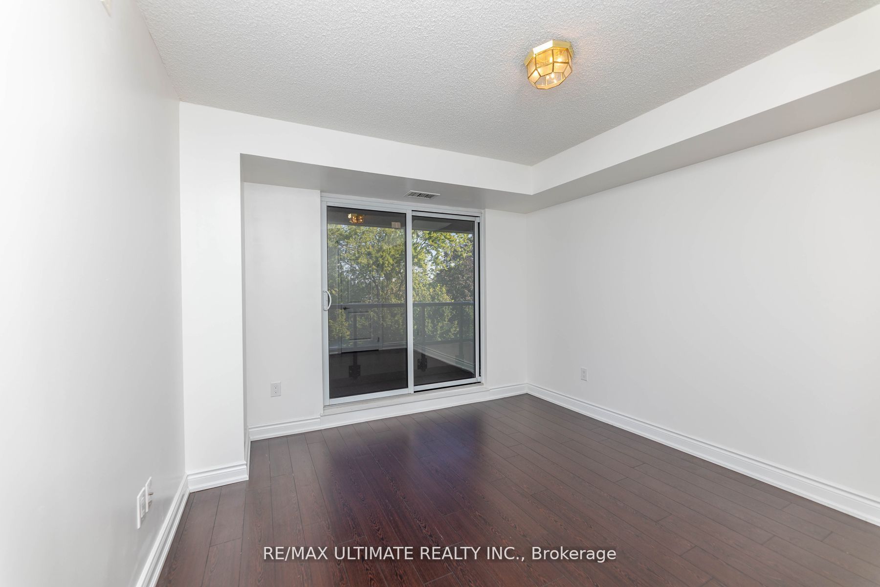 760 Sheppard Ave W, #302