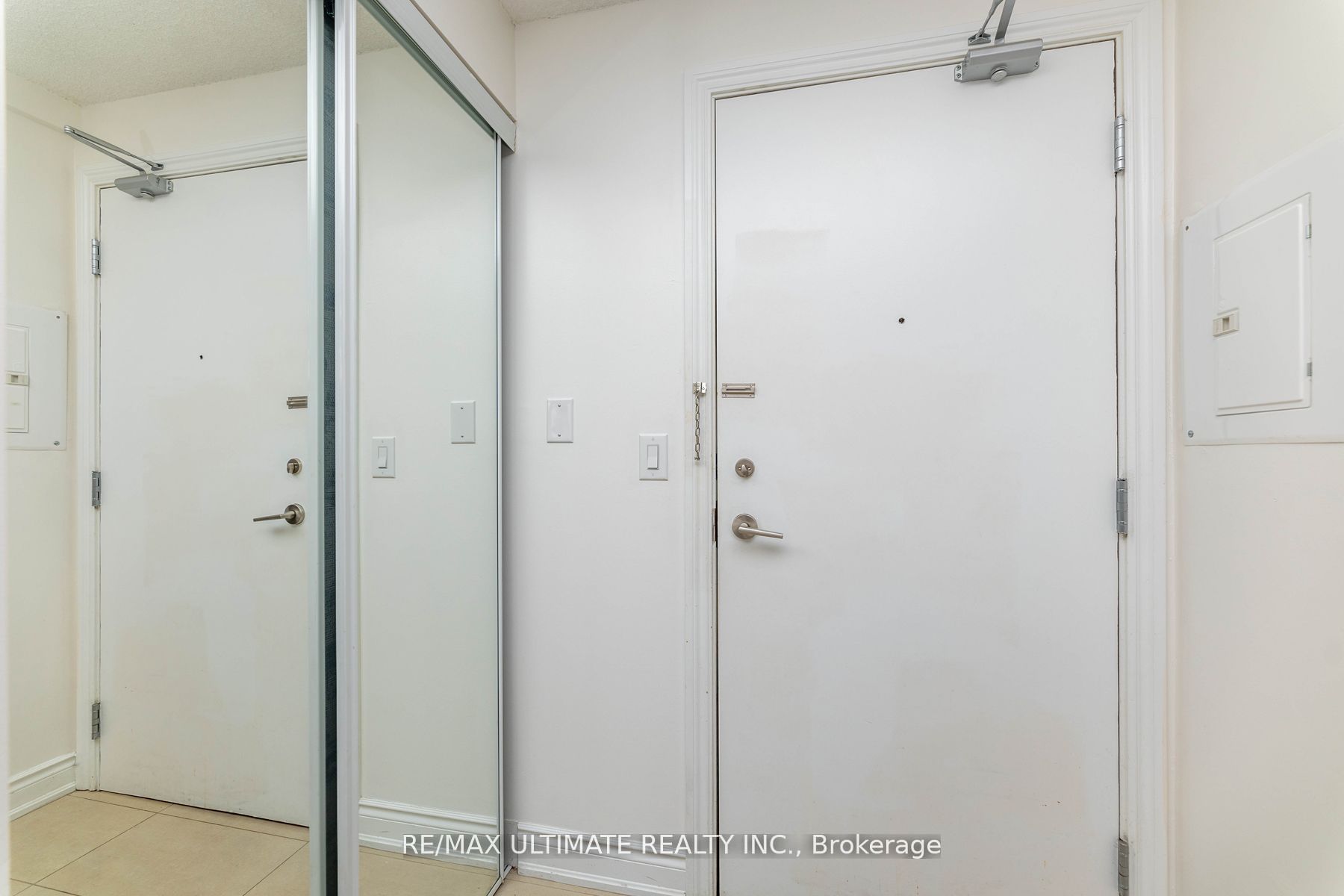760 Sheppard Ave W, #302