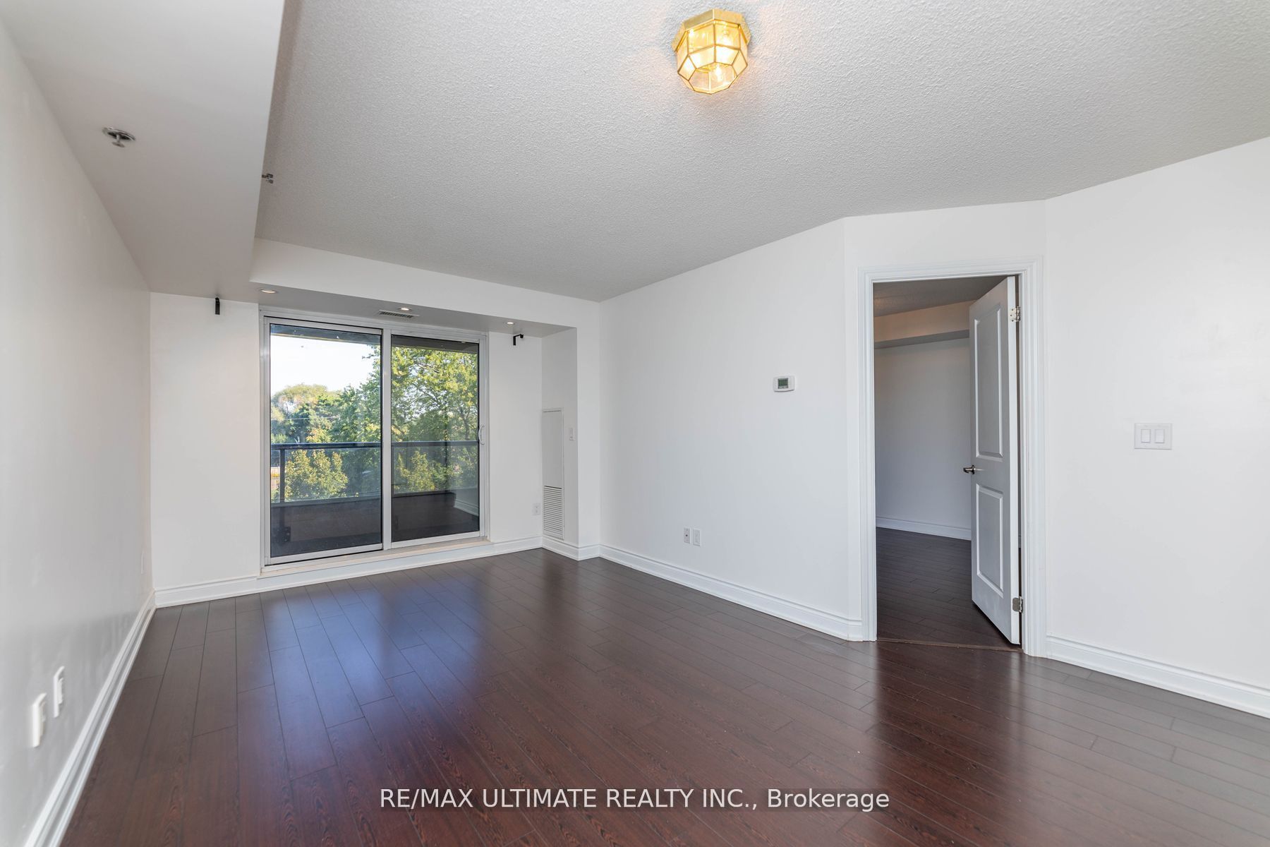760 Sheppard Ave W, #302
