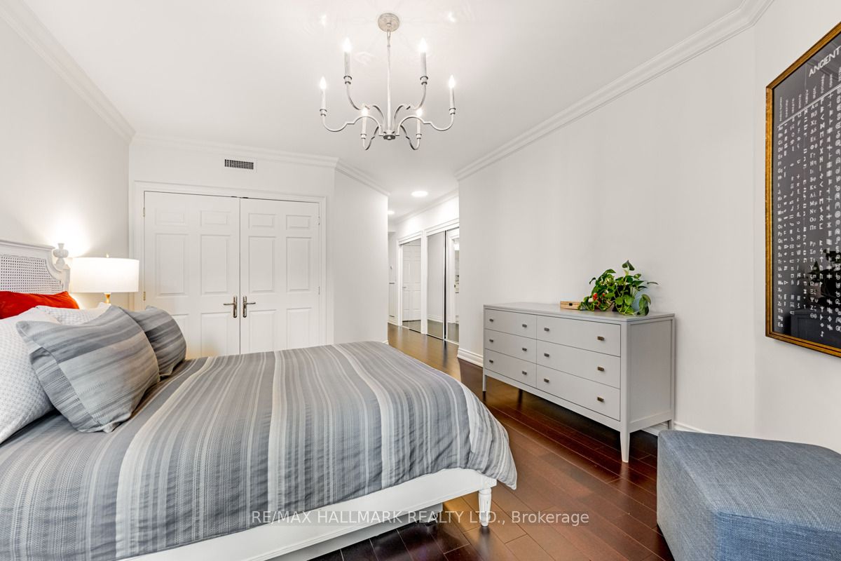 8 Sultan Street, #301