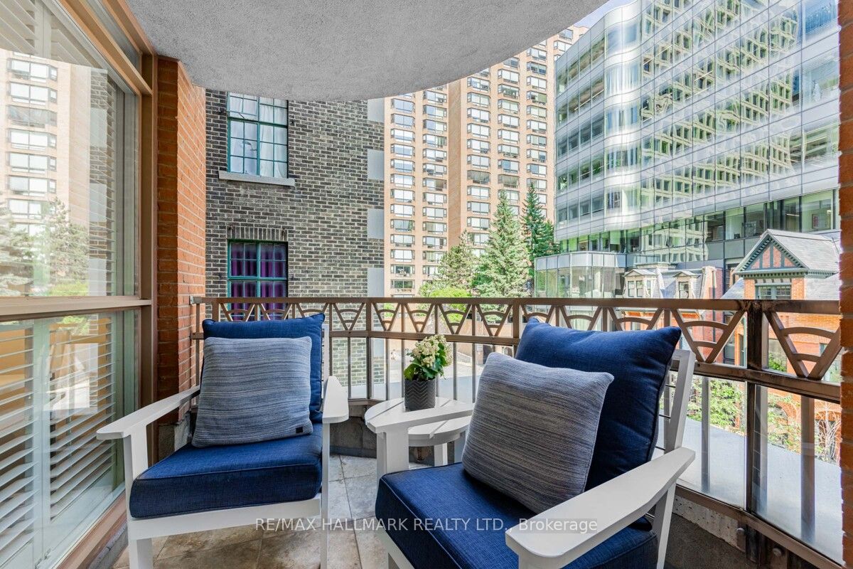8 Sultan Street, #301