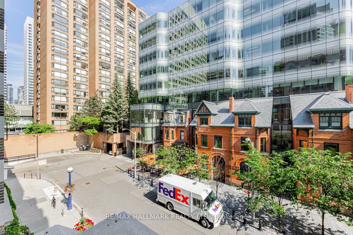 8 Sultan Street, #301