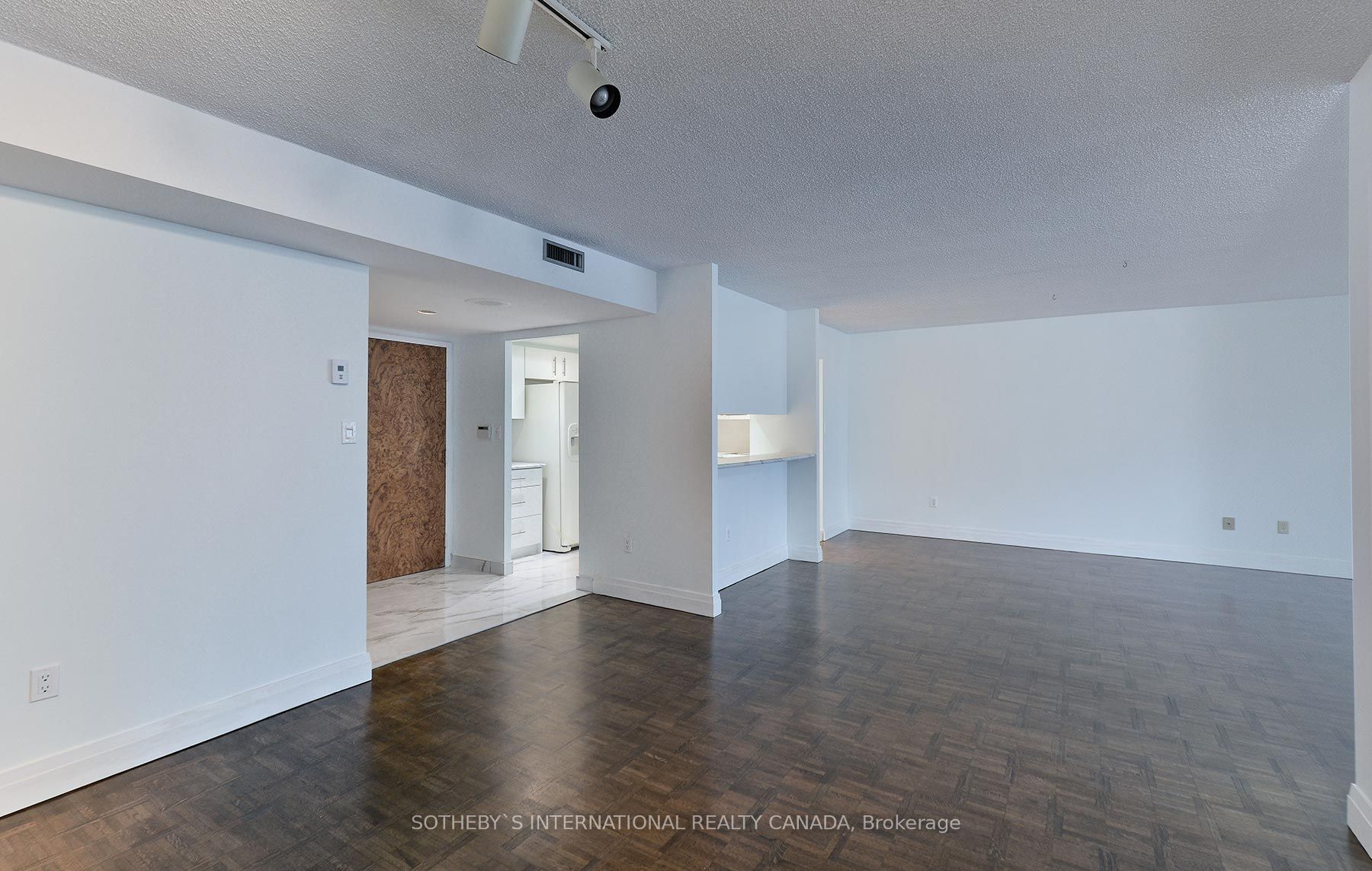 71 Charles St E, #302