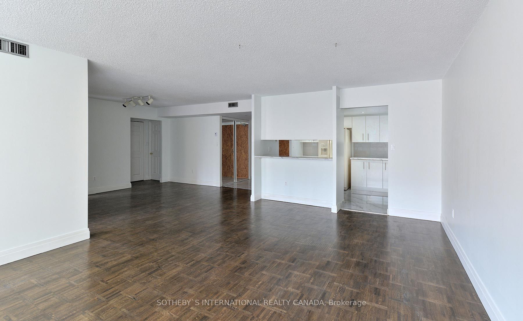 71 Charles St E, #302