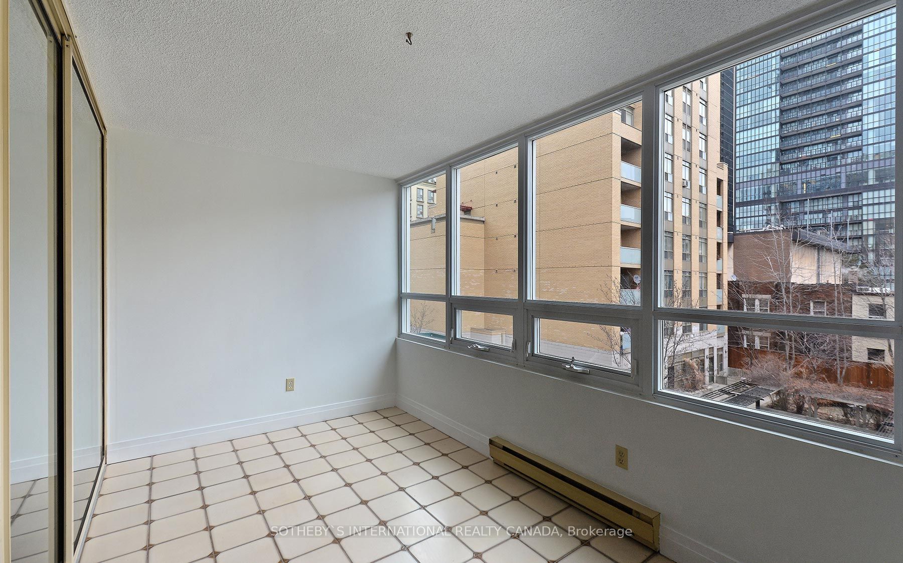 71 Charles St E, #302