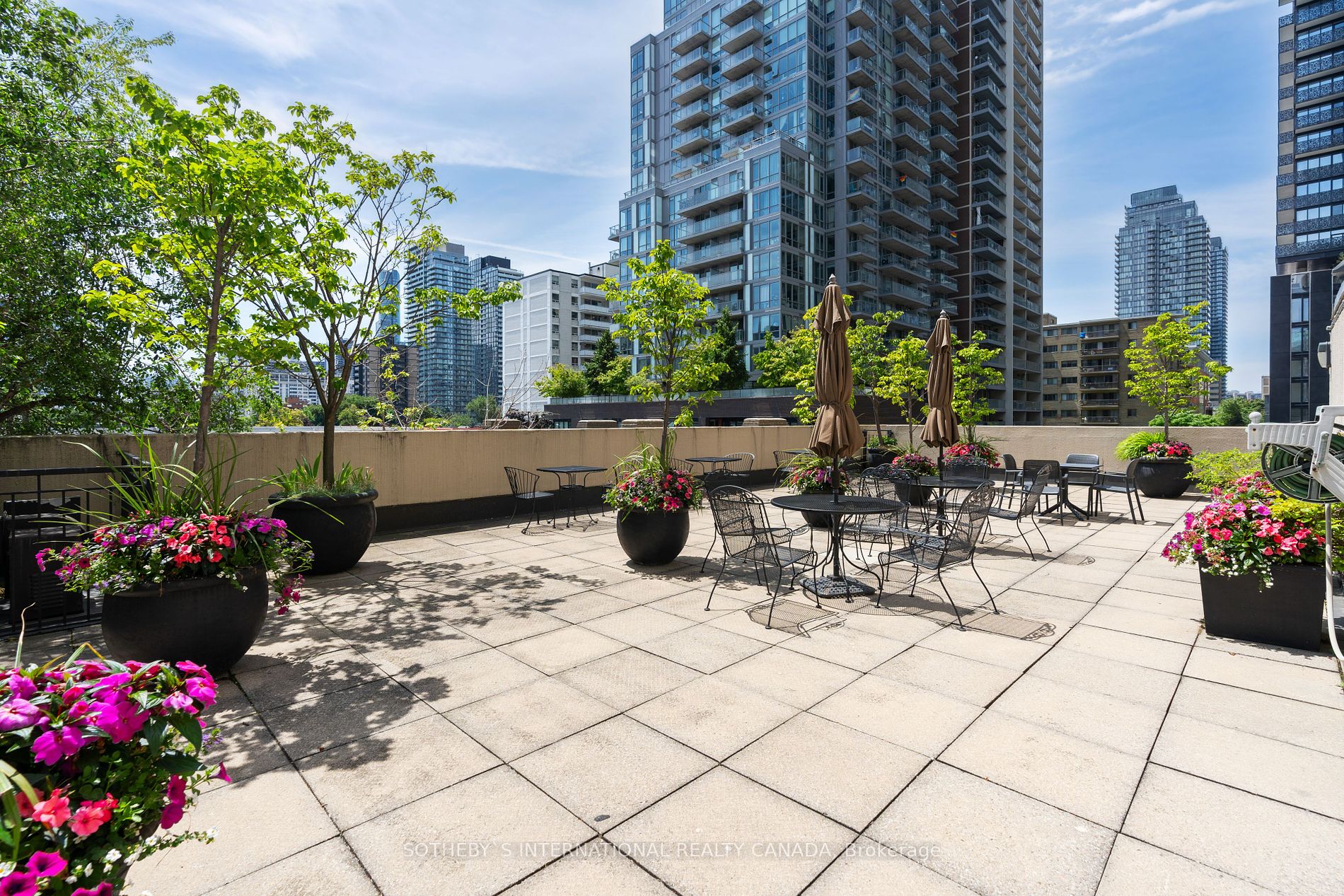 71 Charles St E, #302