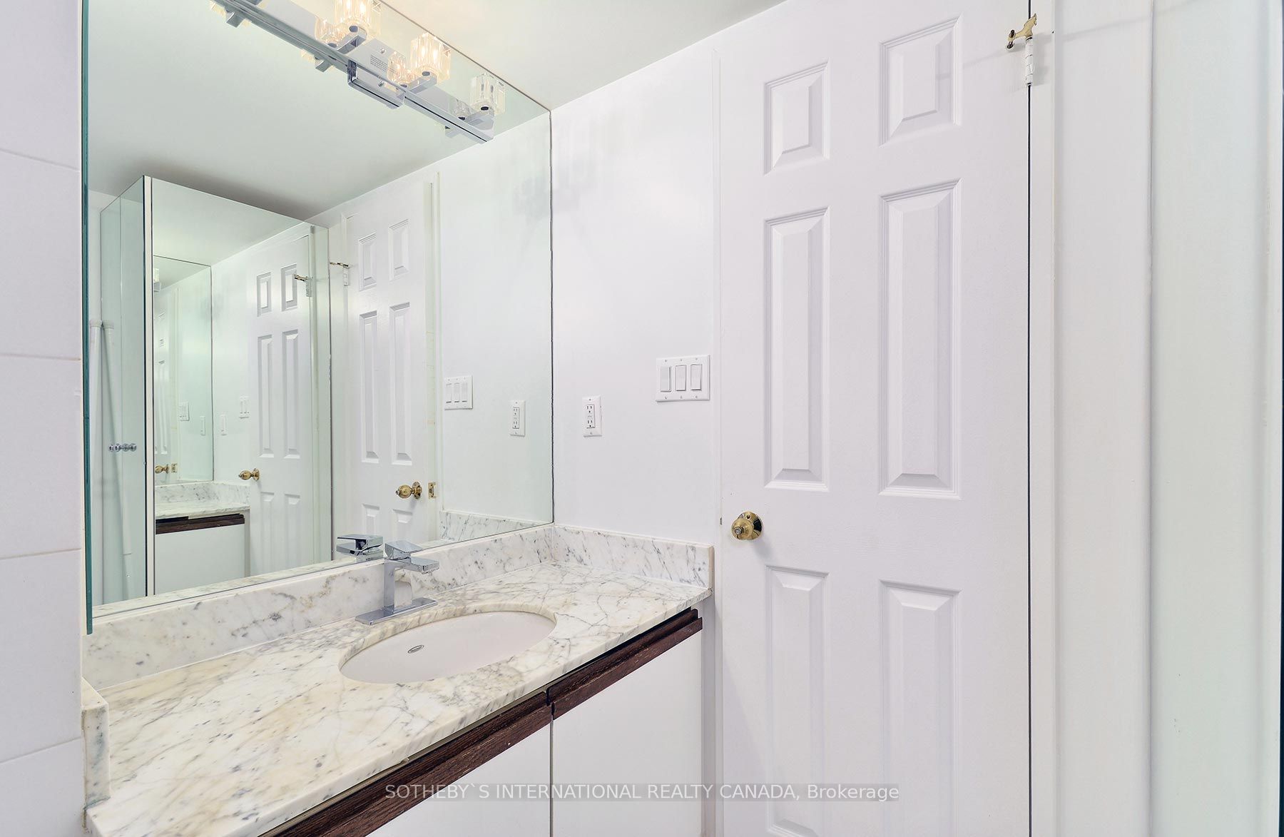 71 Charles St E, #302